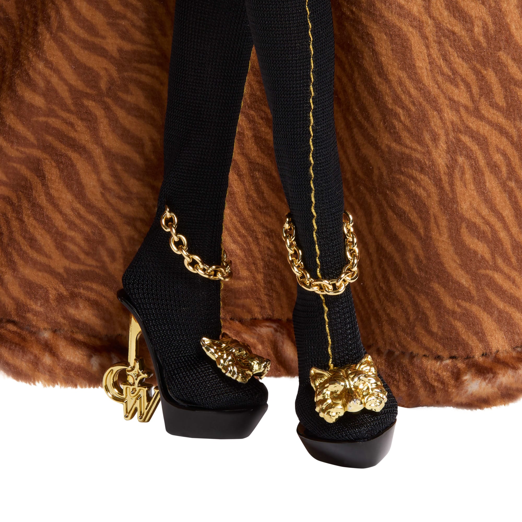 Monster High Clawdeen Wolf House Of Wolf Doll in High Fashion Coat With Premium Accessories - Image 5