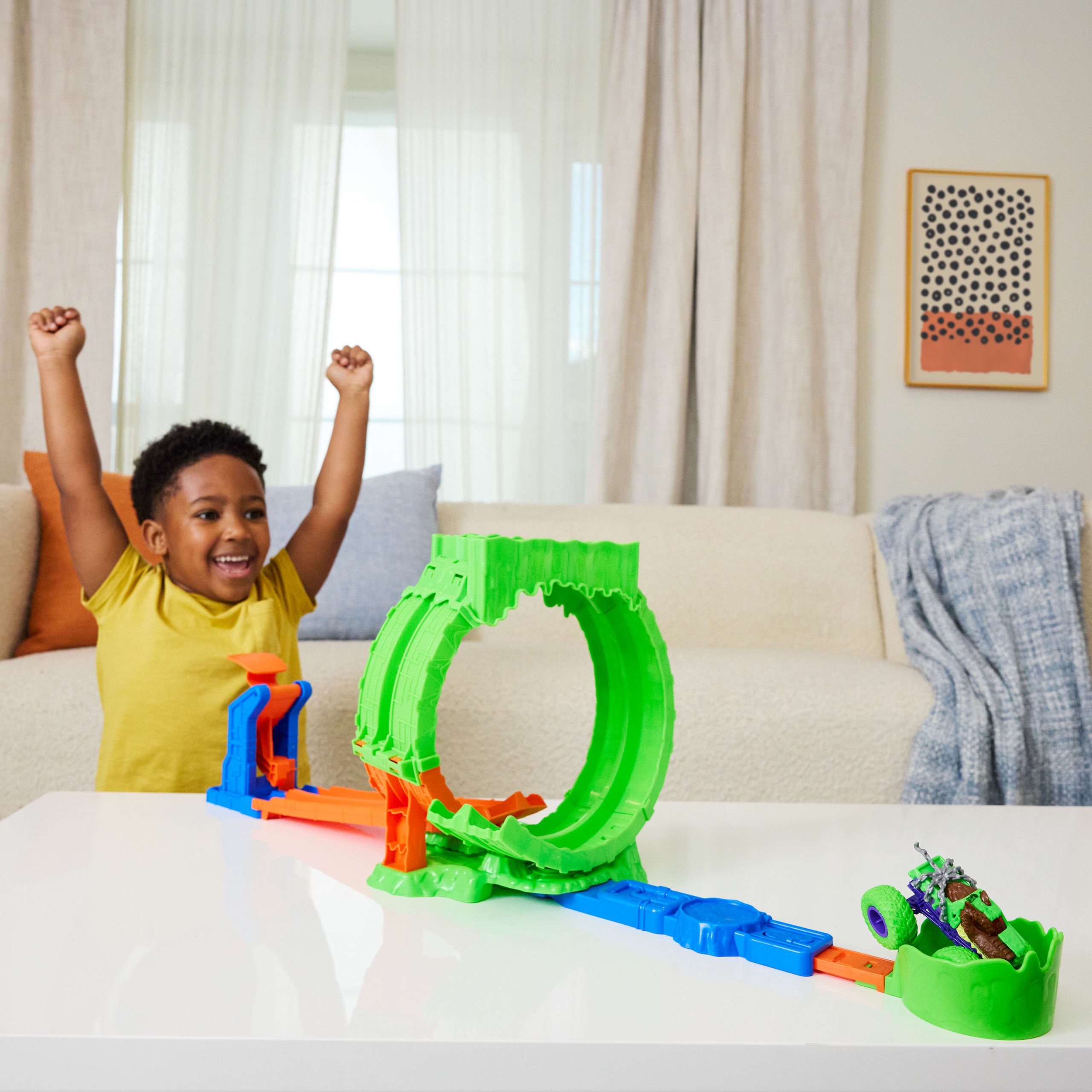 Hot Wheels Monster Trucks Mutant Chaos Loop Challenge Playset - Image 2