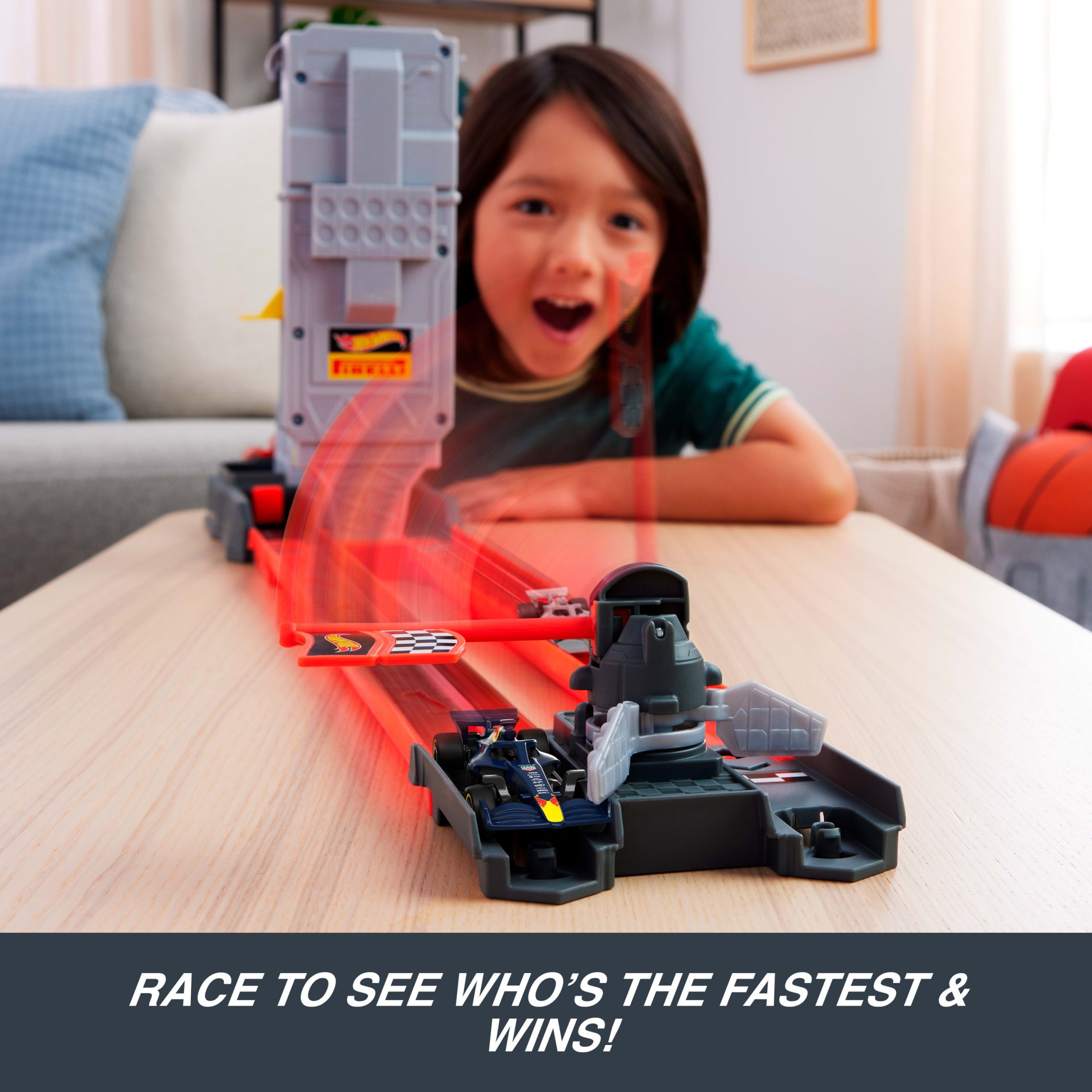 Hot Wheels Racing Formula 1 Grid Start Track Set & 2 Die-Cast F1 Cars in 1:64 Scale - Image 2