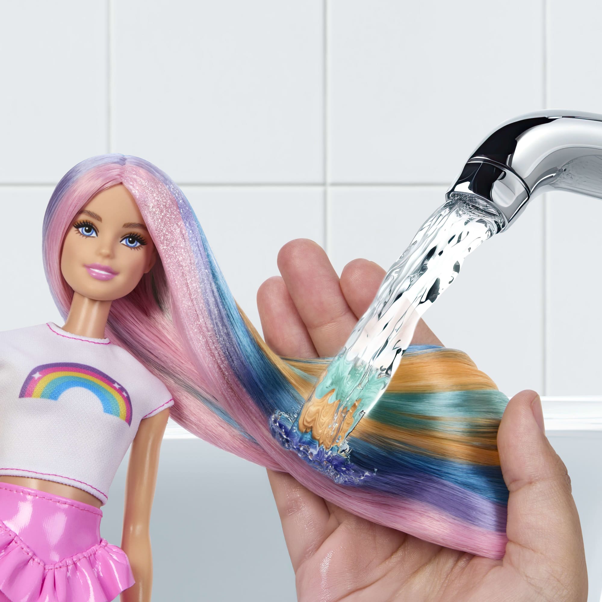 Barbie Rainbow Sparkle Hair Fashion Doll With Extra-Long Hair And 12 Styling Accessories - Image 2