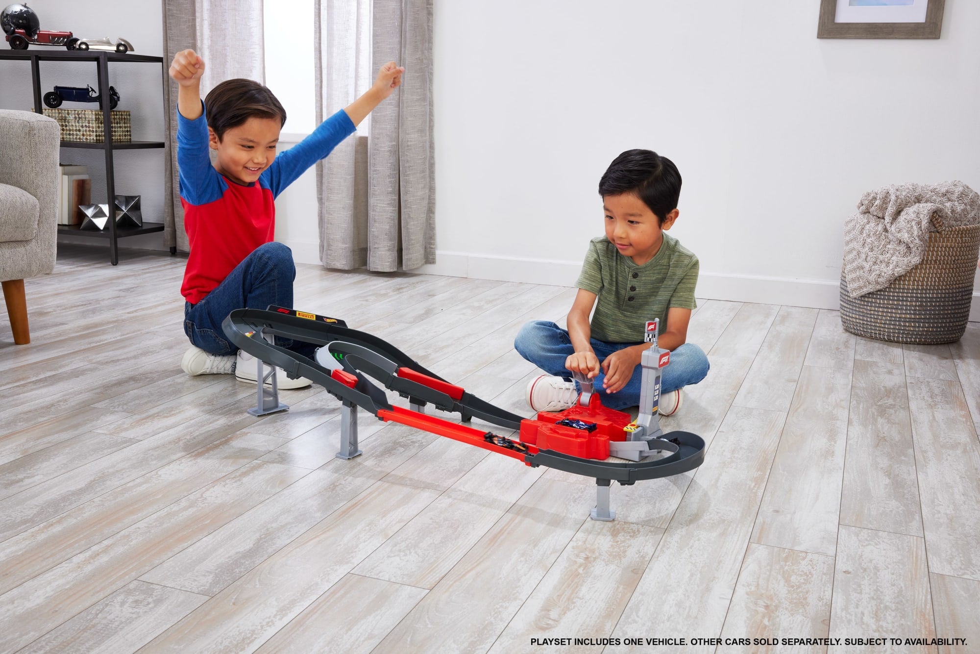 Hot Wheels Racing Formula 1 Sprint Race Circuit Track Set With 3 Die-Cast Toy Cars in 1:64 Scale - Image 2