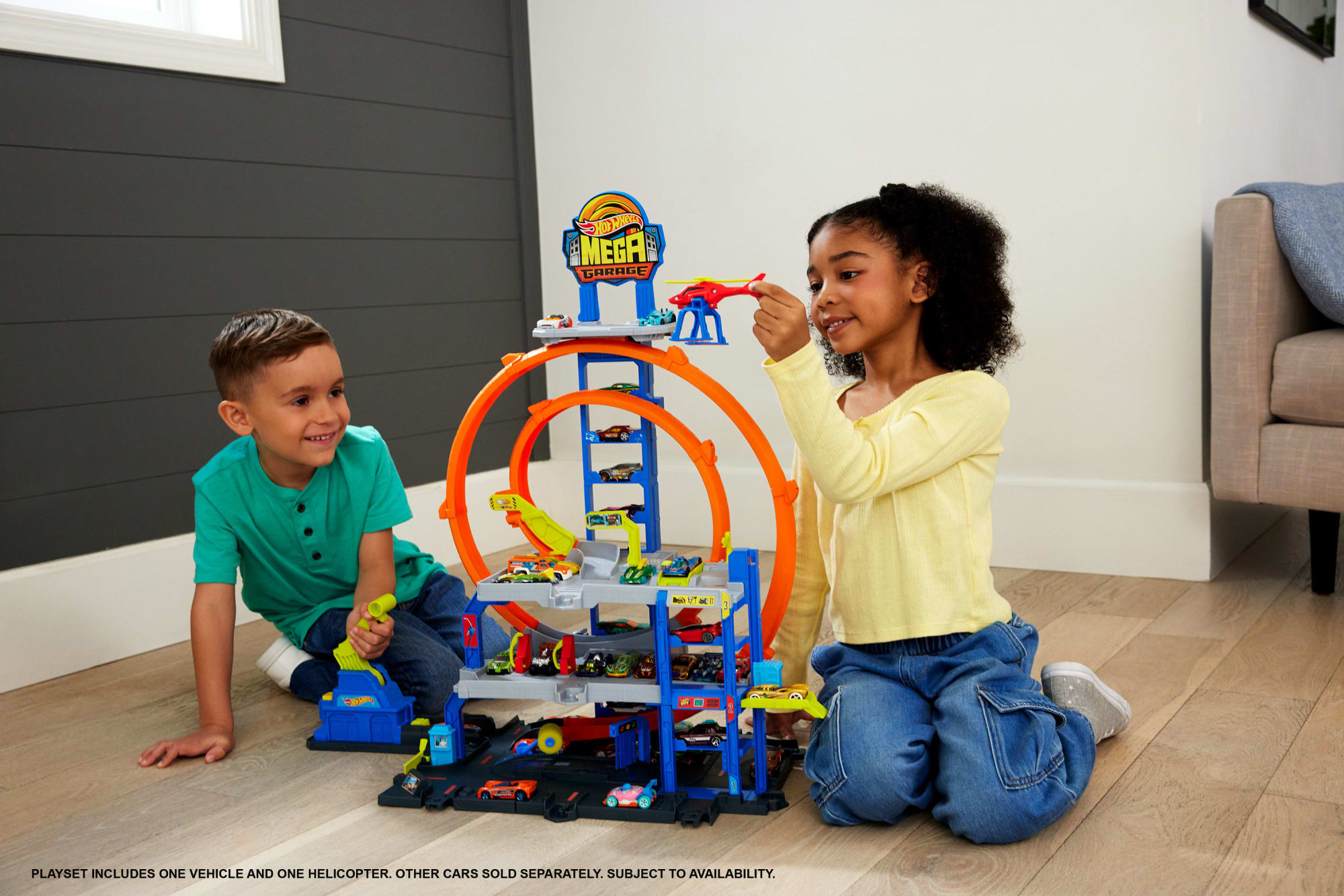 Hot Wheels MEGA Loop Garage Playset With 1 Die-Cast Toy Car & 1 Toy Helicopter in 1:64 Scale - Image 2