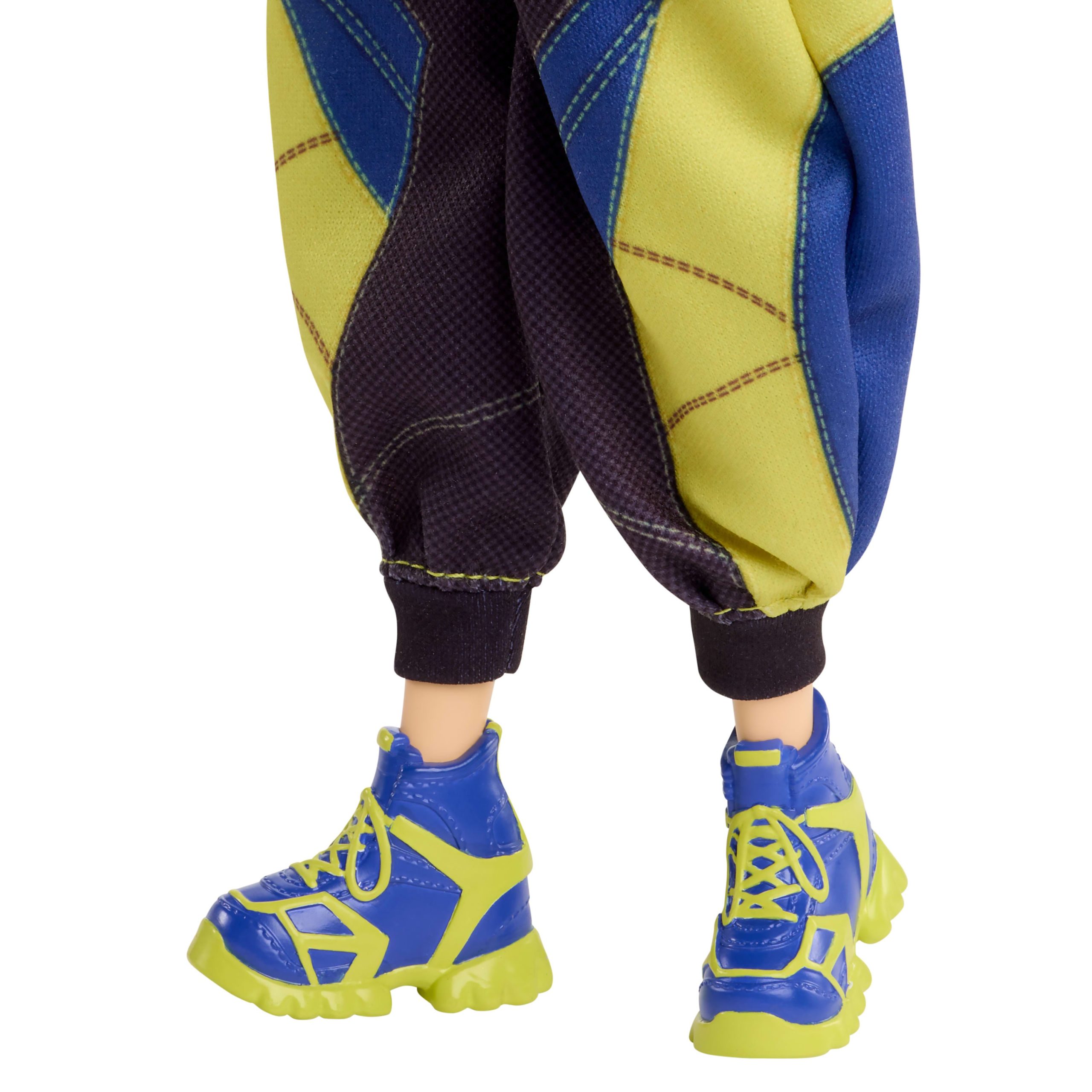 KPop Demon Hunters HUNTR/X Zoey Fashion Doll in Removable Look With Themed Movie Accessories - Image 4