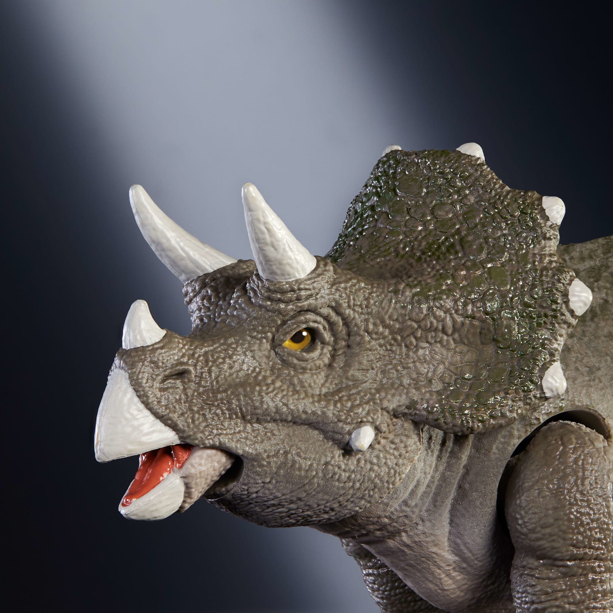 Jurassic World Hammond Collection Figura de Acción Triceratops Juvenil - Image 3