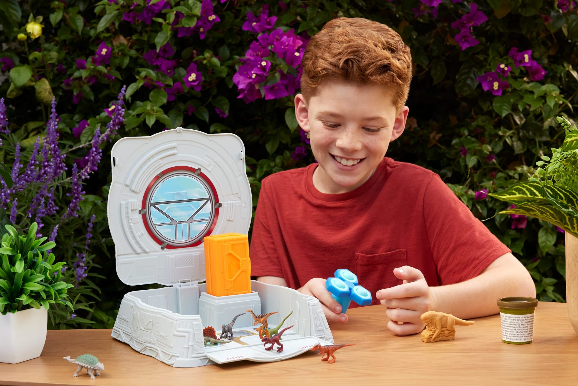Jurassic World Distortus Rex Lab Sensory Playset With 8 Mini Figures. Fidget Features in Case - Image 2