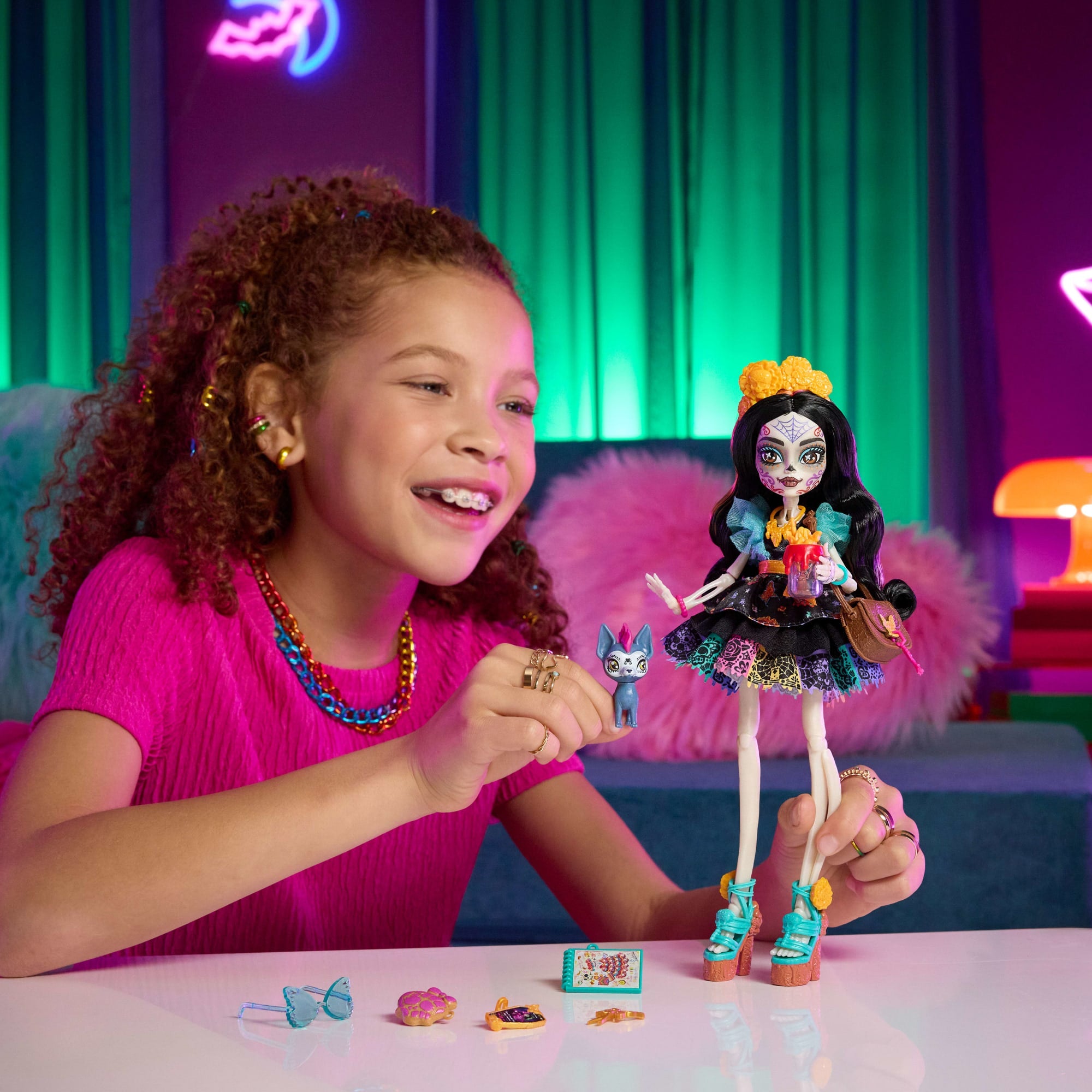 Monster High Skelita Calaveras Fashion Doll in Ruffled Dress With Pet Candelita And 7 Accessories - Image 2