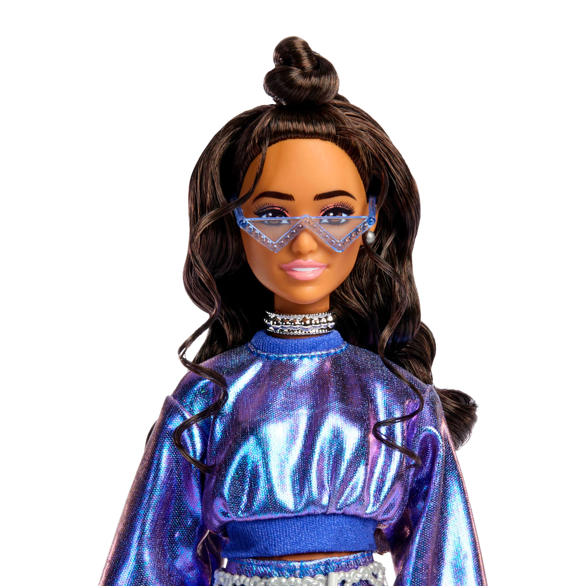 Barbie Fashionista Muñeca Deluxe Cabello Castaño y Cojunto Azul Metálico - Image 3