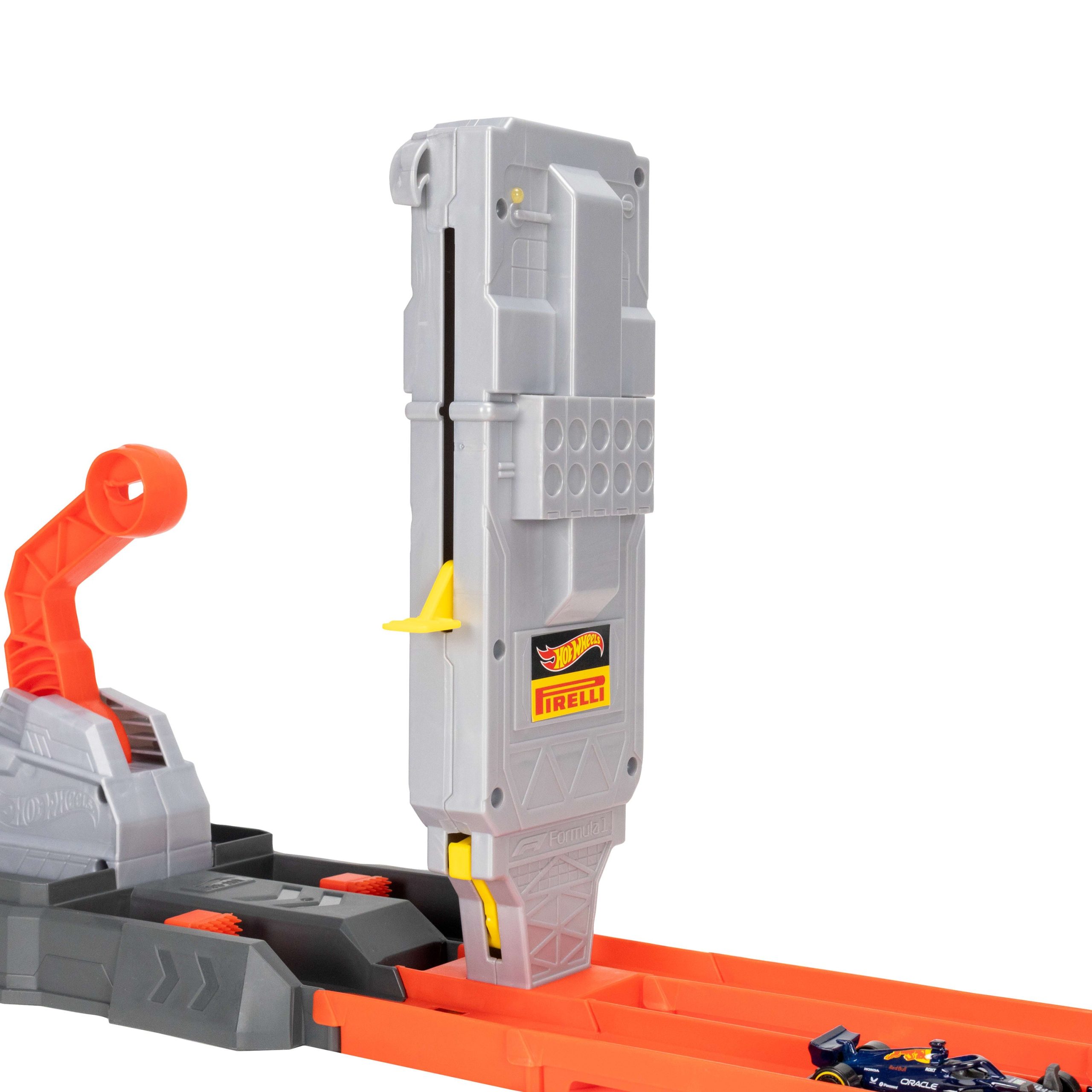 Hot Wheels Racing Formula 1 Grid Start Track Set & 2 Die-Cast F1 Cars in 1:64 Scale - Image 6