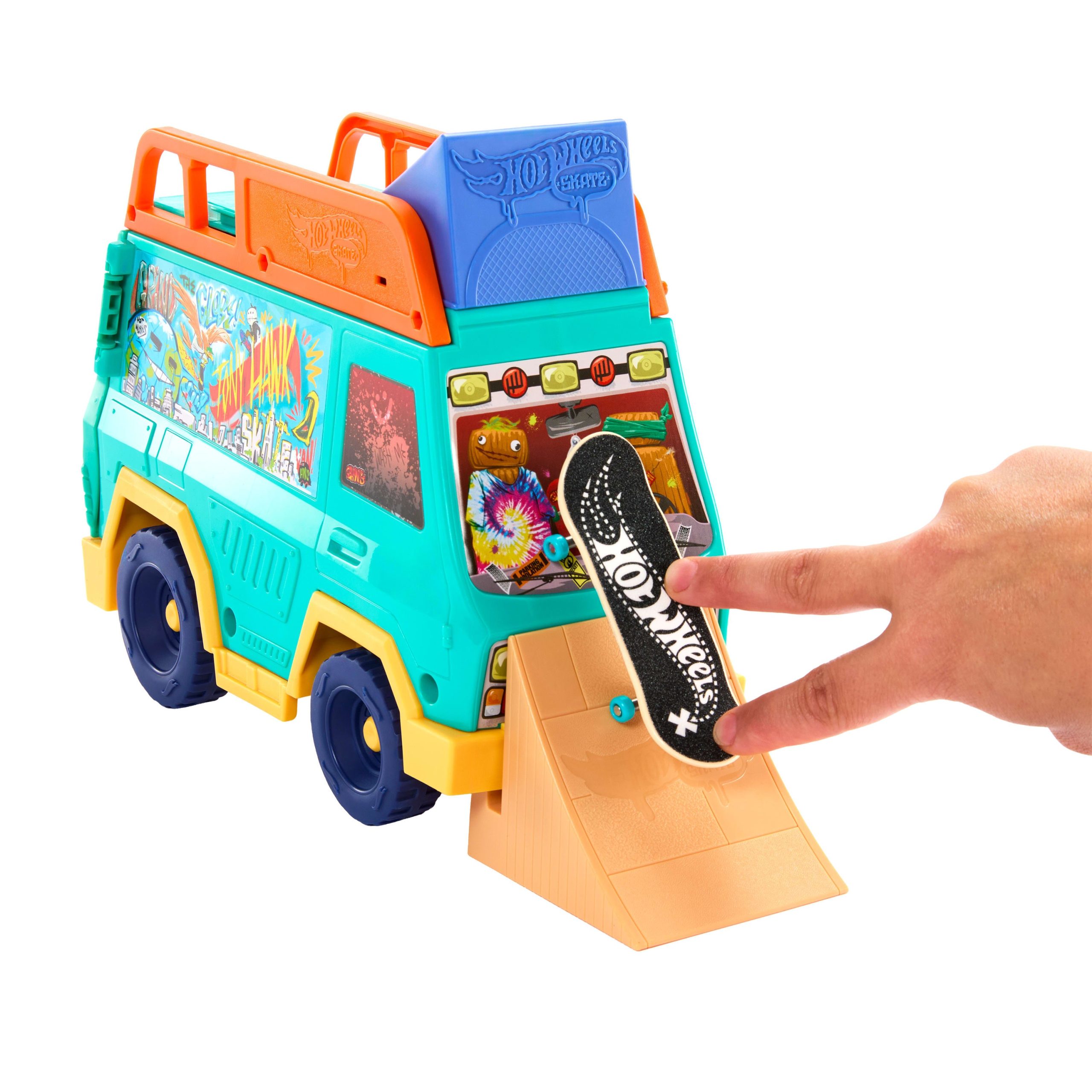 Hot Wheels Skate Tony Hawk Skate Van Playset With Exclusive Fingerboard & Removable Skate Shoes - Image 3