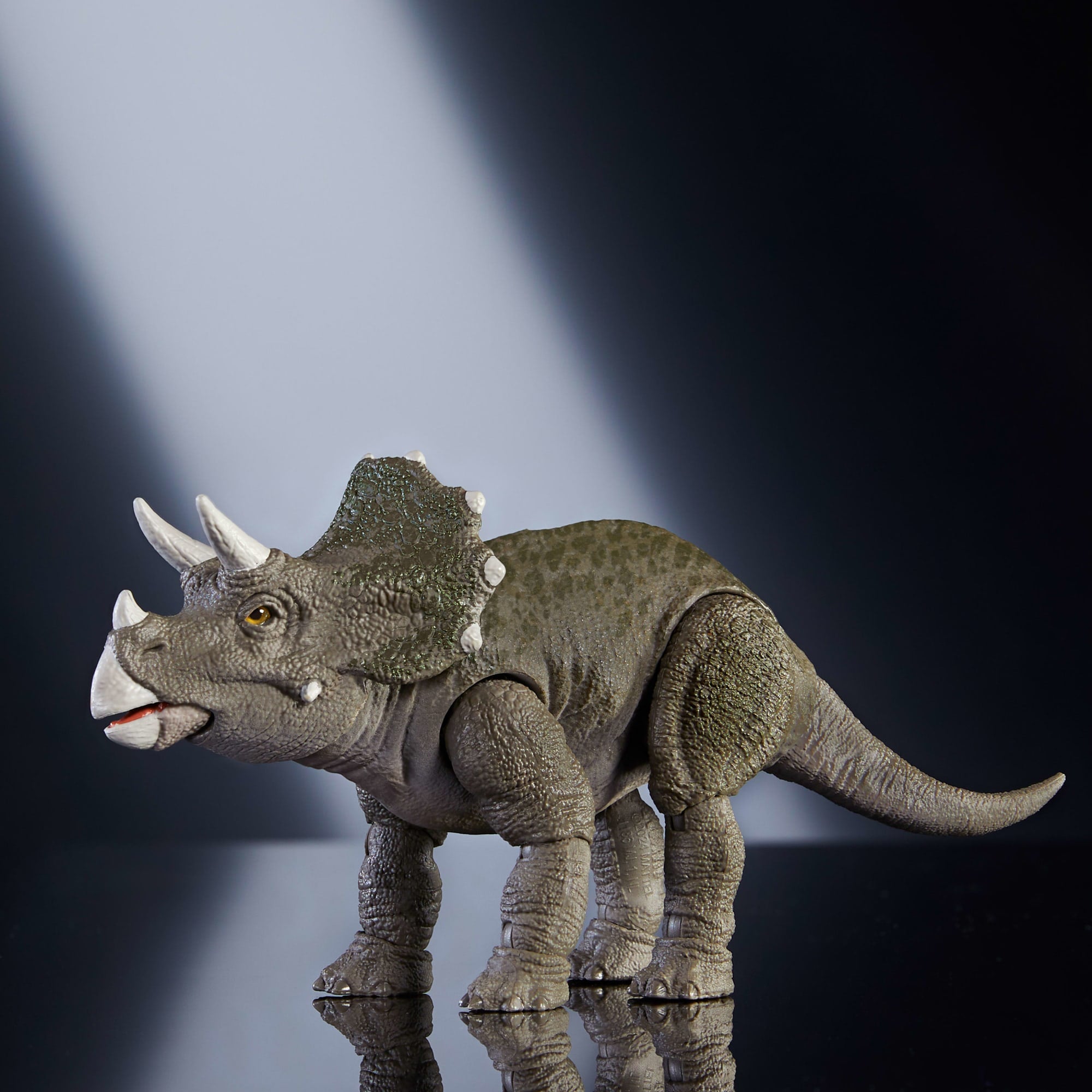 Jurassic World Hammond Collection Figura de Acción Triceratops Juvenil - Image 5