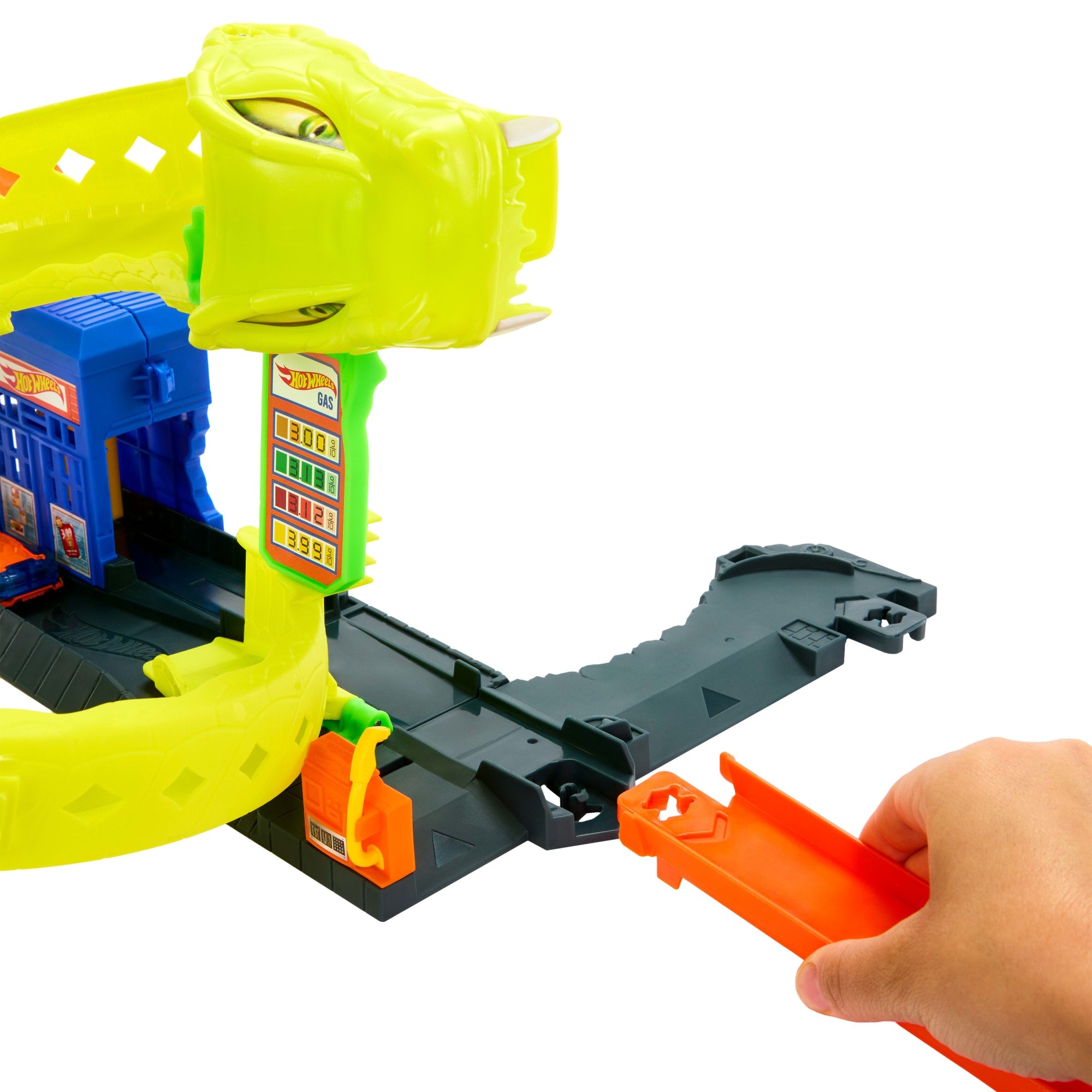 Hot Wheels Snake Spiral Attack Playset With 1:64 Scale Die-Cast Toy Car & Speed Snap Track - Image 2
