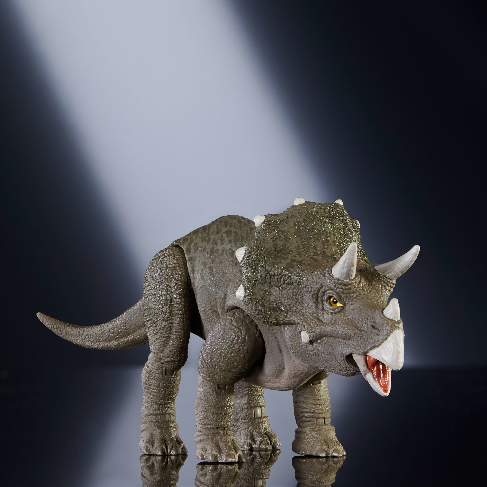 Jurassic World Hammond Collection Figura de Acción Triceratops Juvenil - Image 4