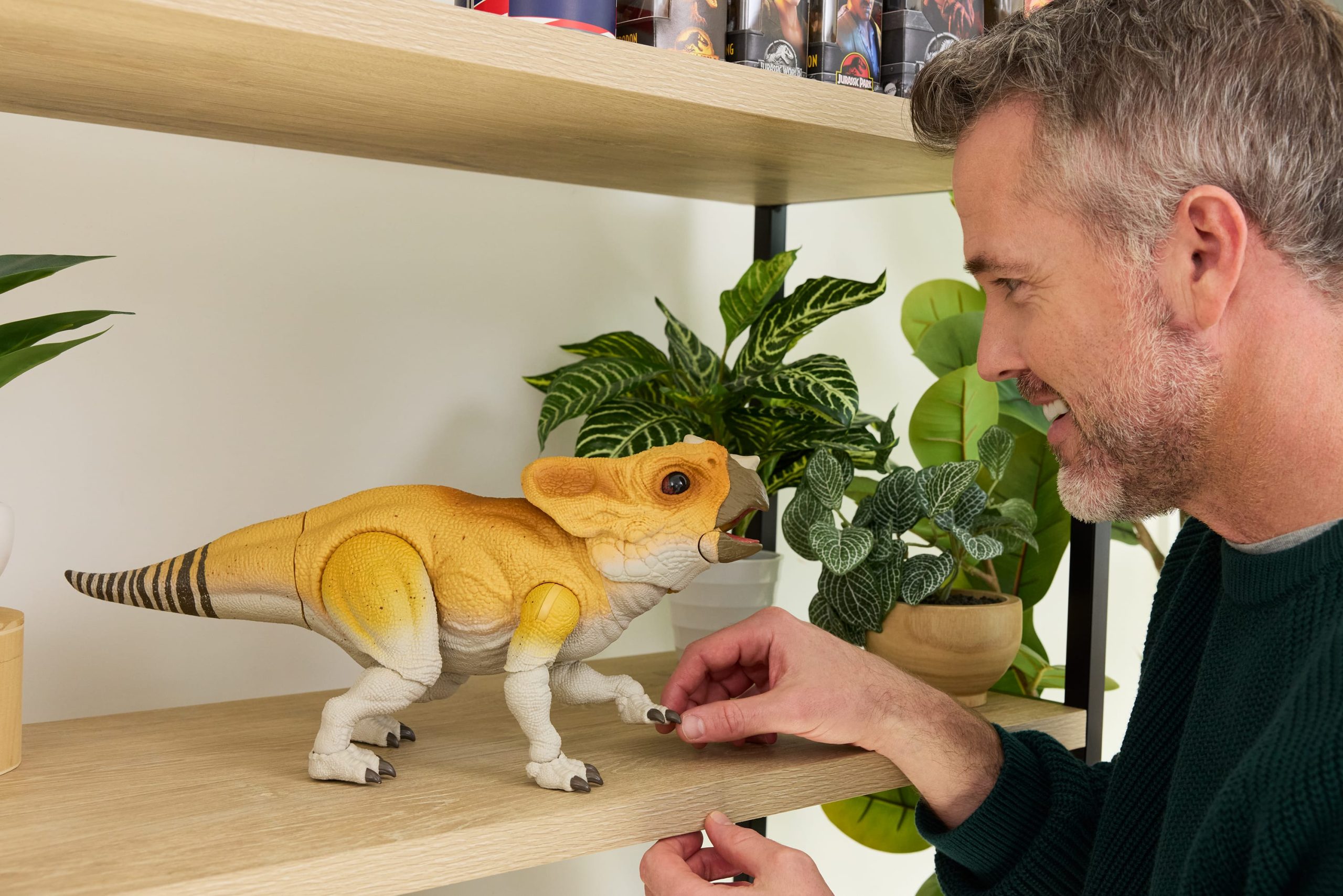 Jurassic World Hammond Collection Screen Scale Aquilops Dolores Dinosaur Figure. Real Feel & Glass Eyes - Image 2