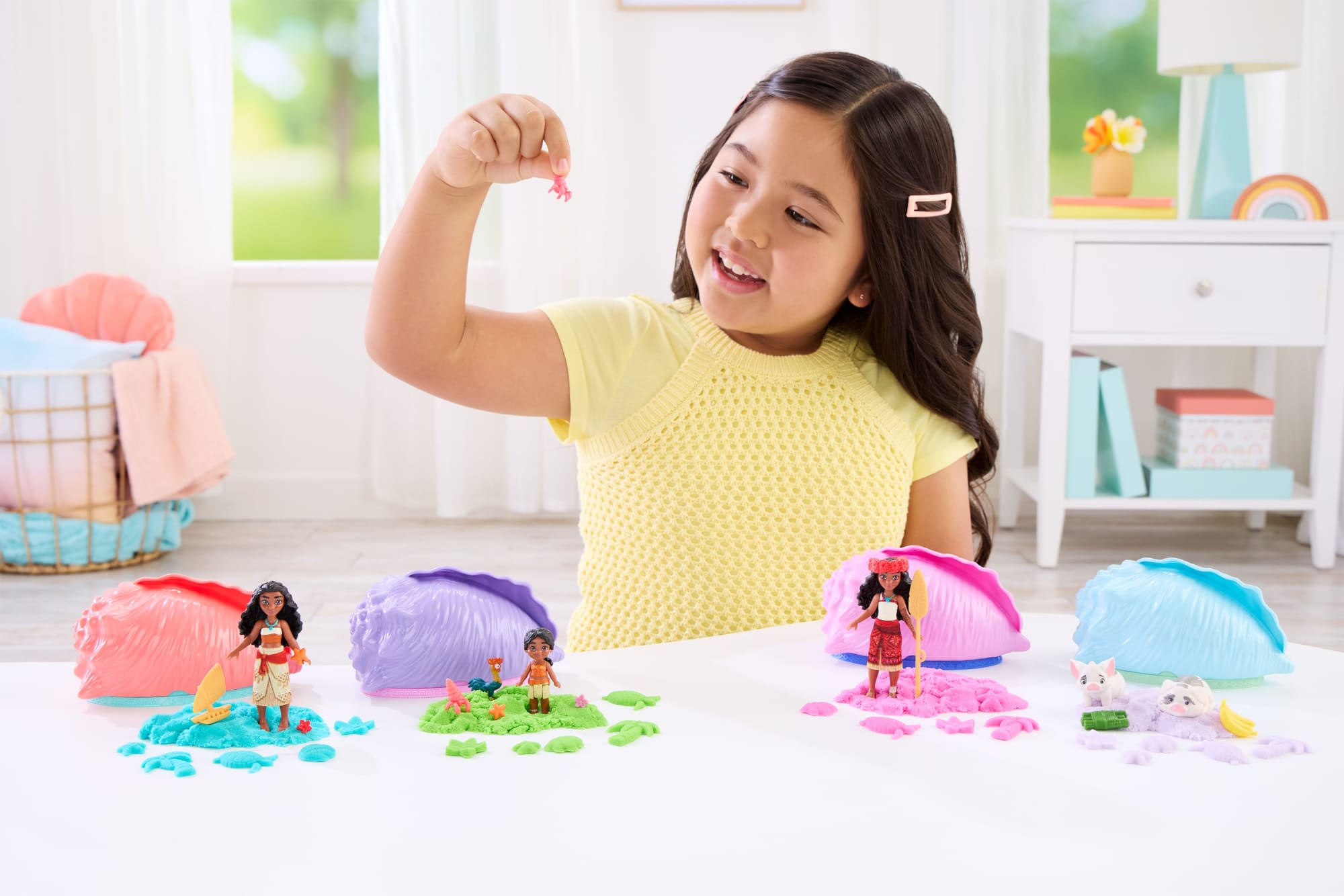 Disney Moana Shell Reveal Small Doll Or Figures. Moldable Sand & Accessories (Characters May Vary) - Image 2