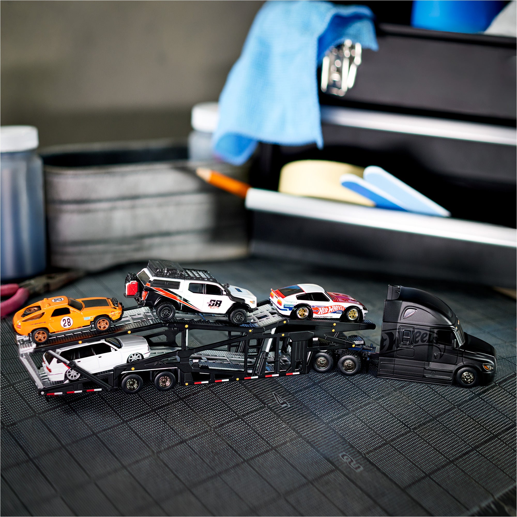 Hot Wheels Elite 64 Freightliner Cascadia - Image 2