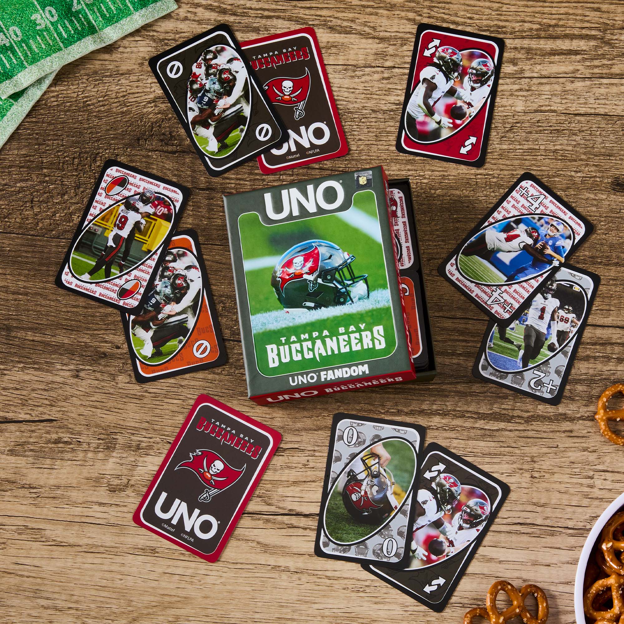 UNO Fandom NFL Tampa Bay Buccaneers Game Deck - Image 3