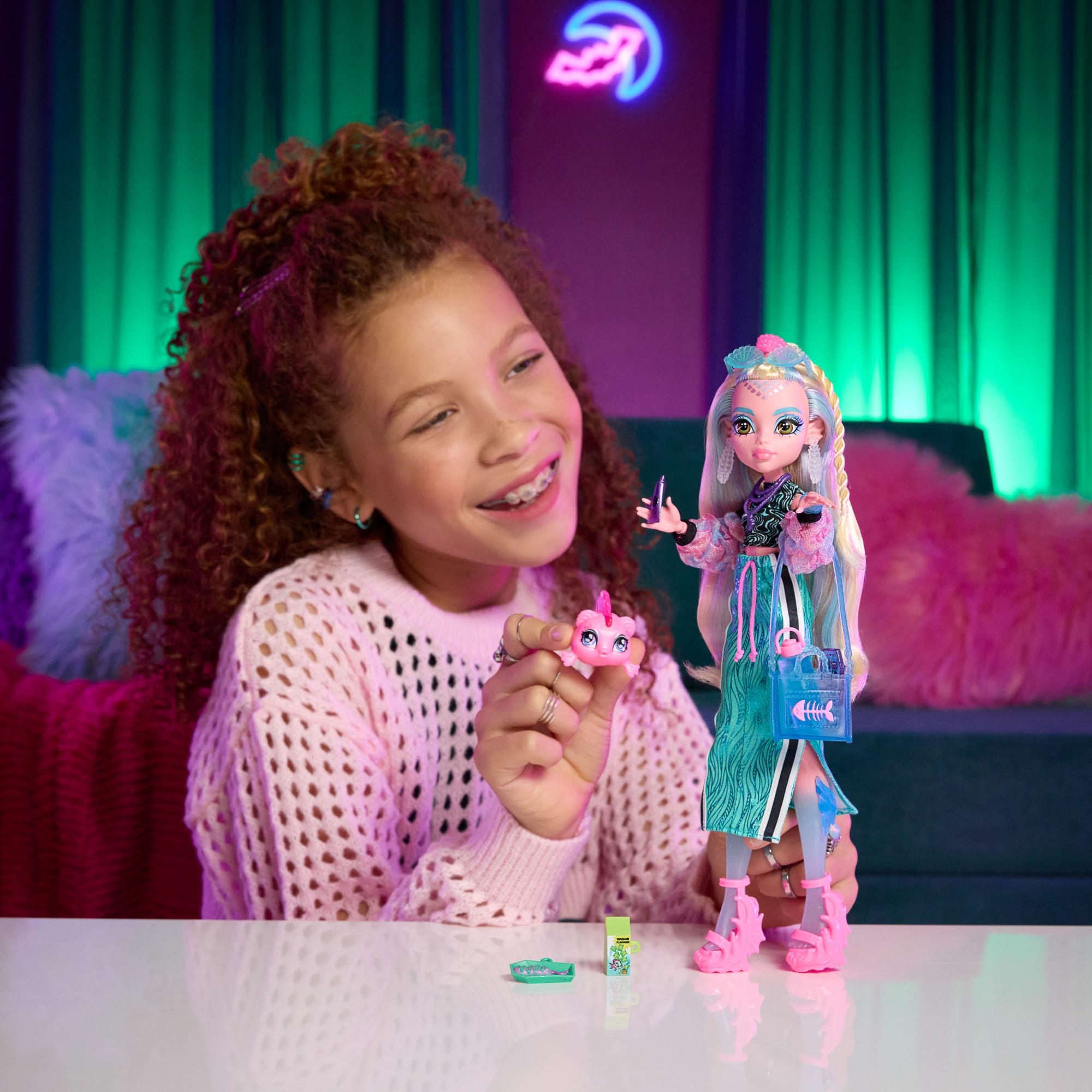 Monster High Lagoona Blue Fashion Doll in Maxi Skirt With Pet Neptuna And 7 Accessories - Image 2