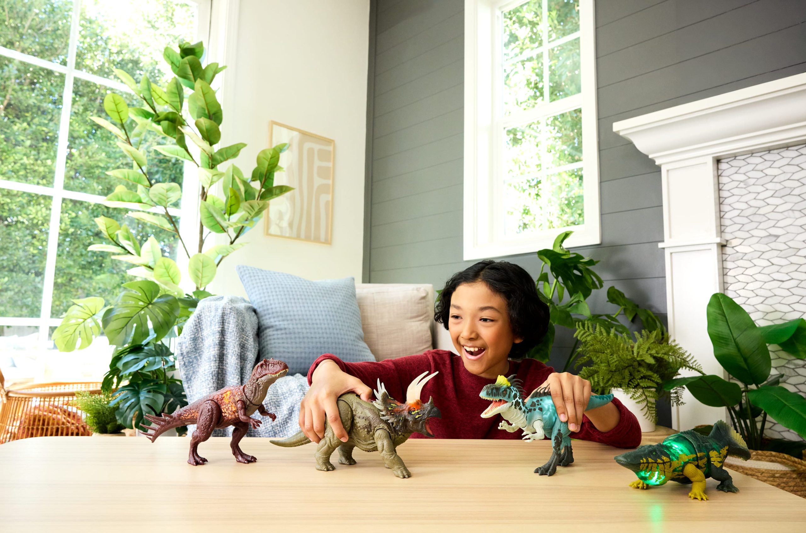 Jurassic World Wild Roar Triceratops Dinosaur Action Figure Toy. Sounds & Attack & Lights - Image 2