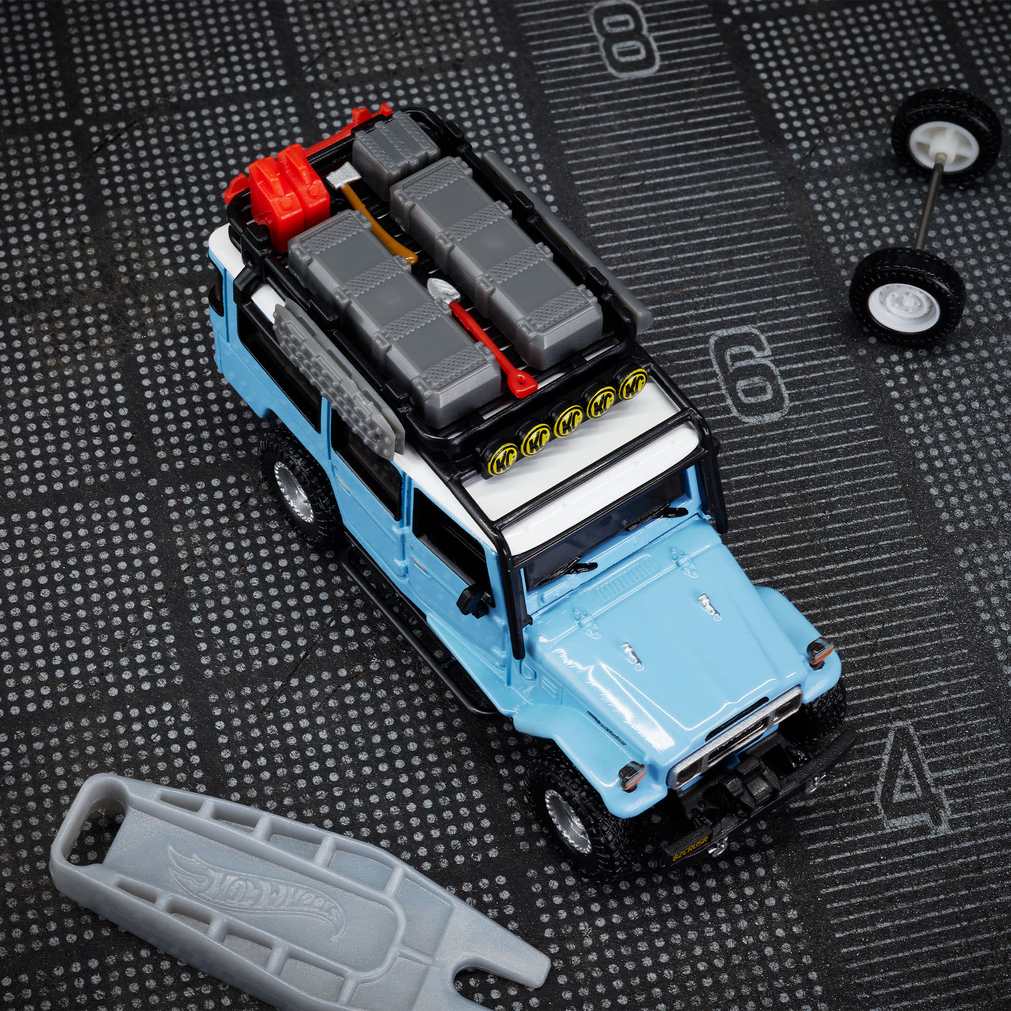 Hot Wheels Elite 64 Mod Shop 1982 Custom Toyota Land Cruiser FJ45 Troopy - Image 16
