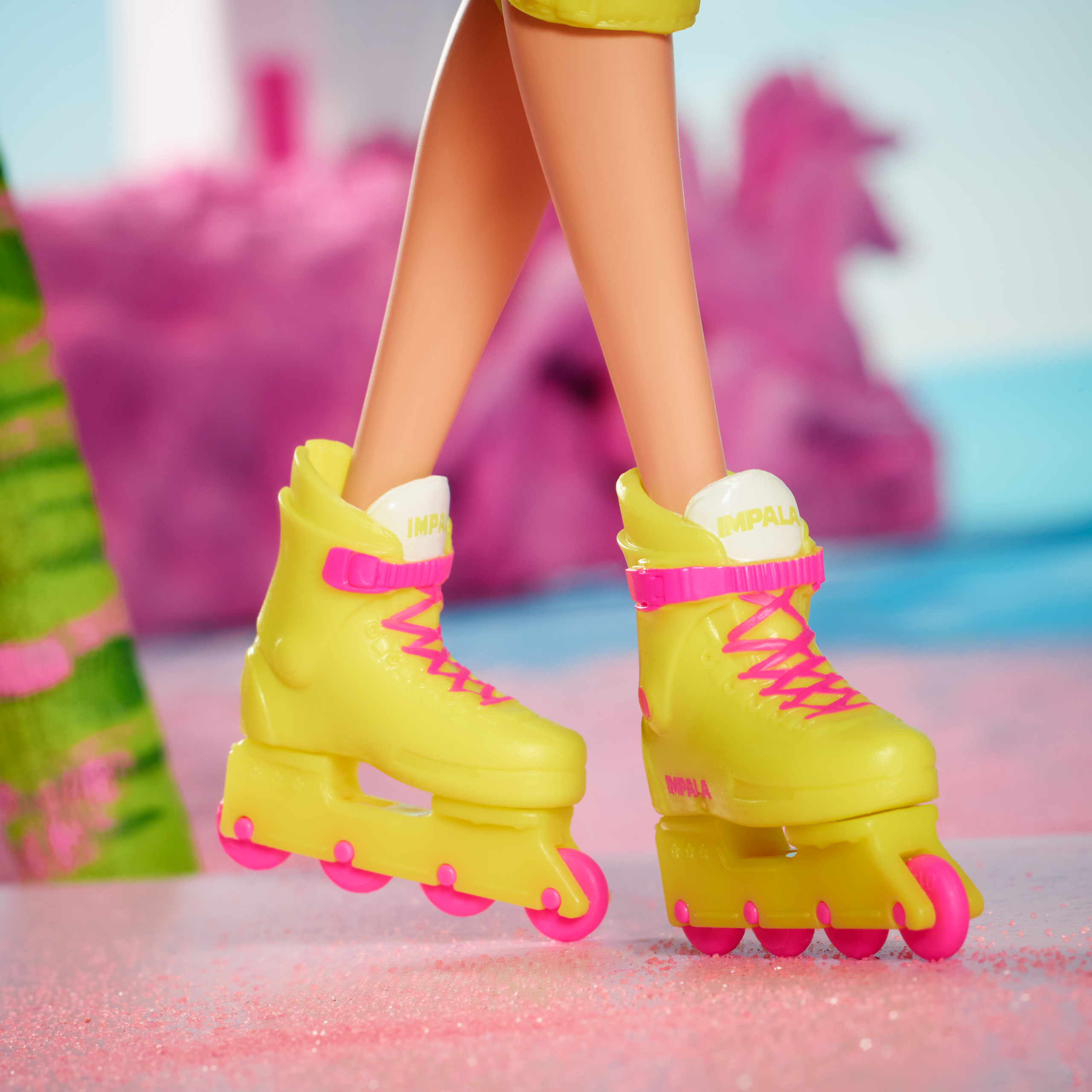 Barbie The Movie Collectible Doll. Margot Robbie As Barbie in Inline Skating Outfit - Image 5
