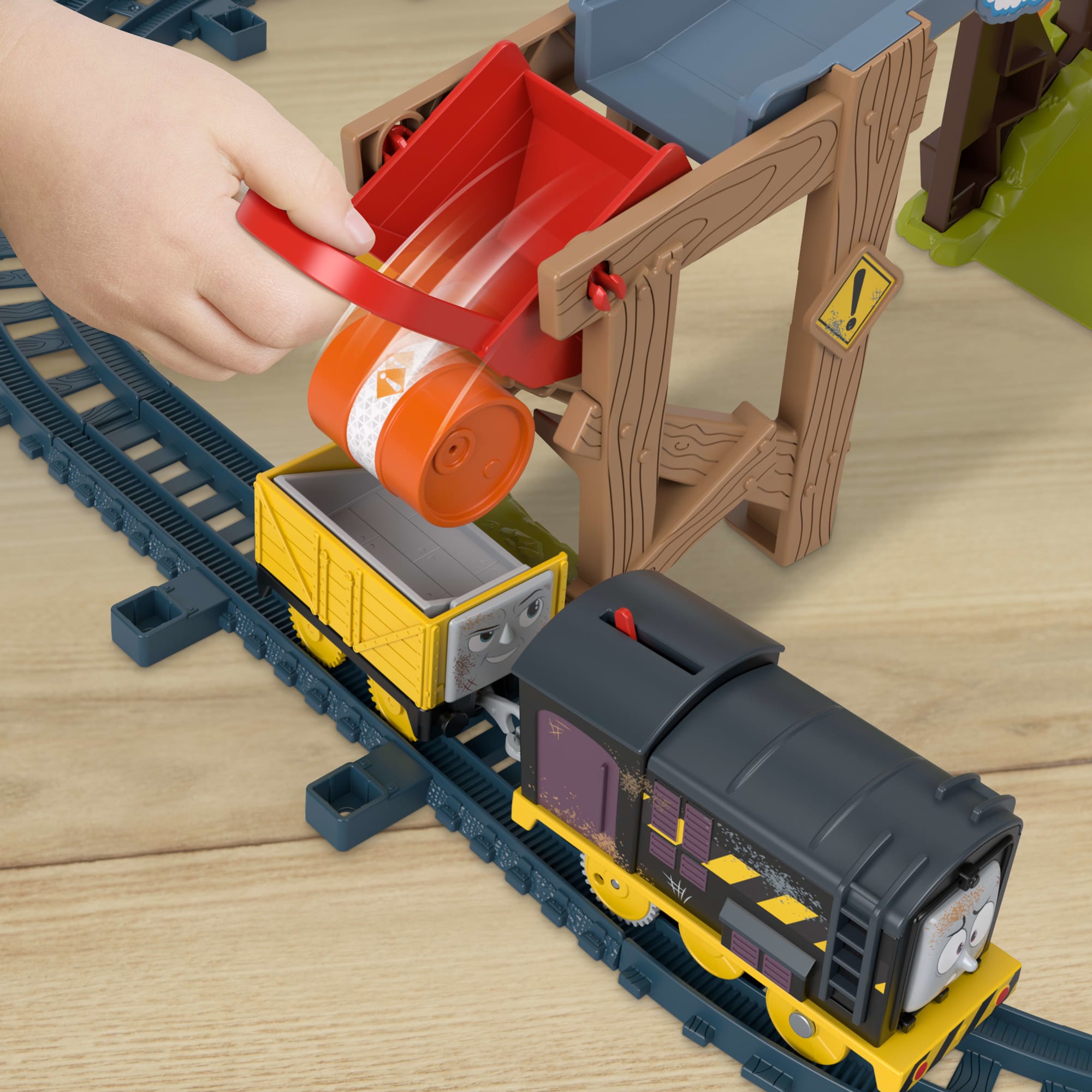Thomas e Seus Amigos Pista de Brinquedo Motorizada de Construção Diesel - Image 4