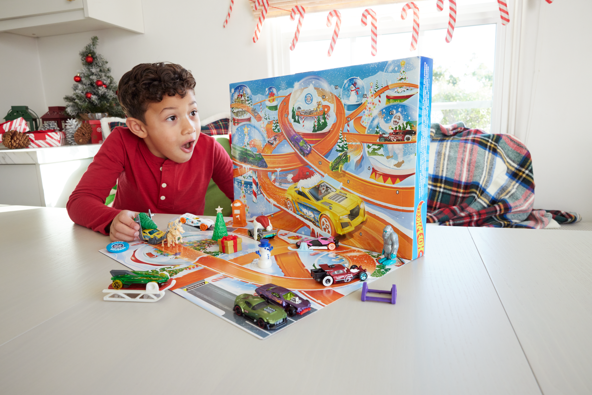Hot Wheels Advent Calendar 2024. 8 Hot Wheels Toy Cars And 16 Accessories (24 Total Components) - Image 2