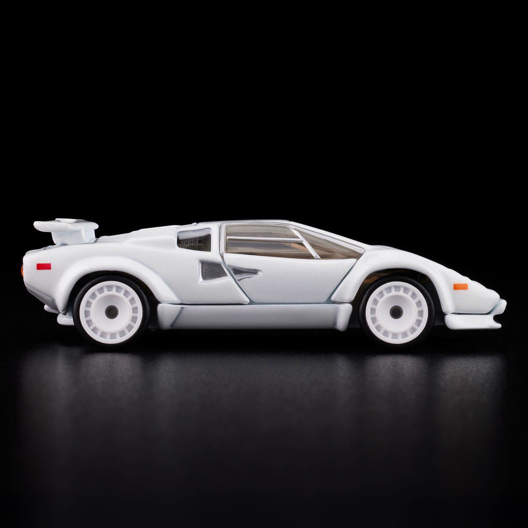 Hot Wheels RLC Exclusive 1982 Lamborghini Countach LP 500 S - Image 17