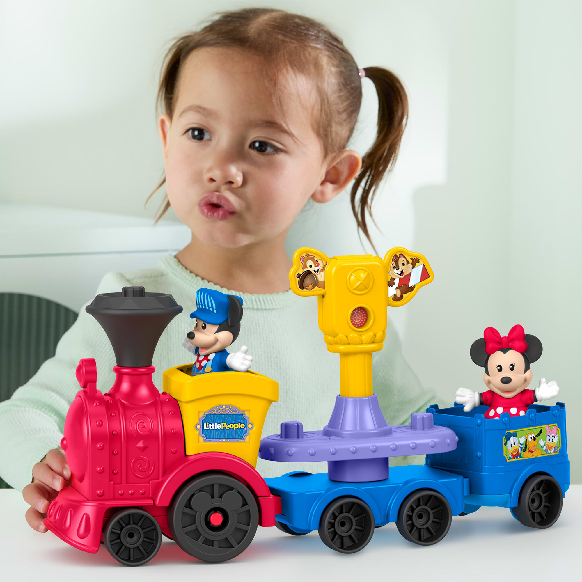 Fisher-Price Le Train Musical de Mickey et Minnie Little People® - Image 2
