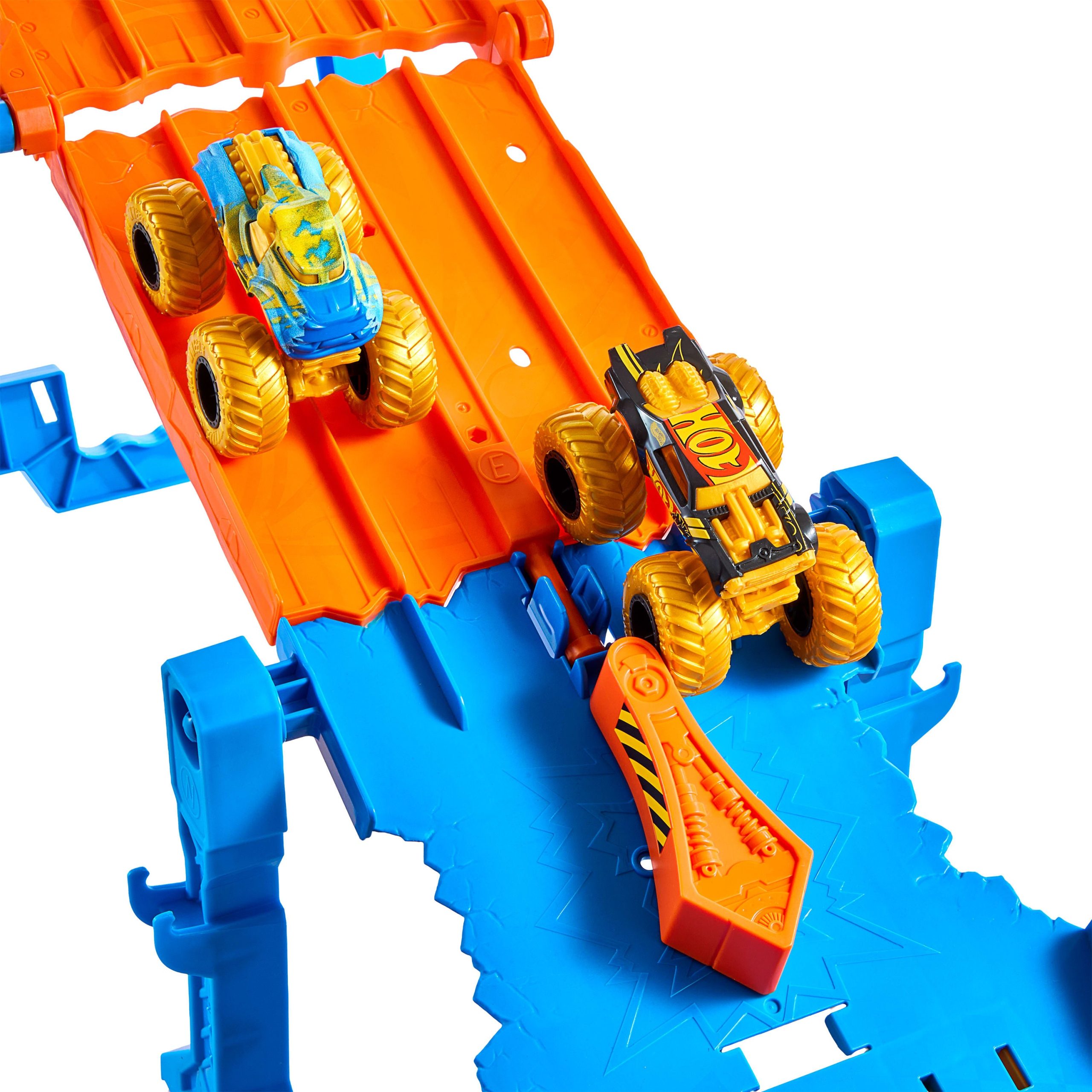 Hot Wheels Monster Trucks Dual Terrain Raceway. 4 Feet Long With 2 Toy Trucks & 2 Crushed Cars - Image 4