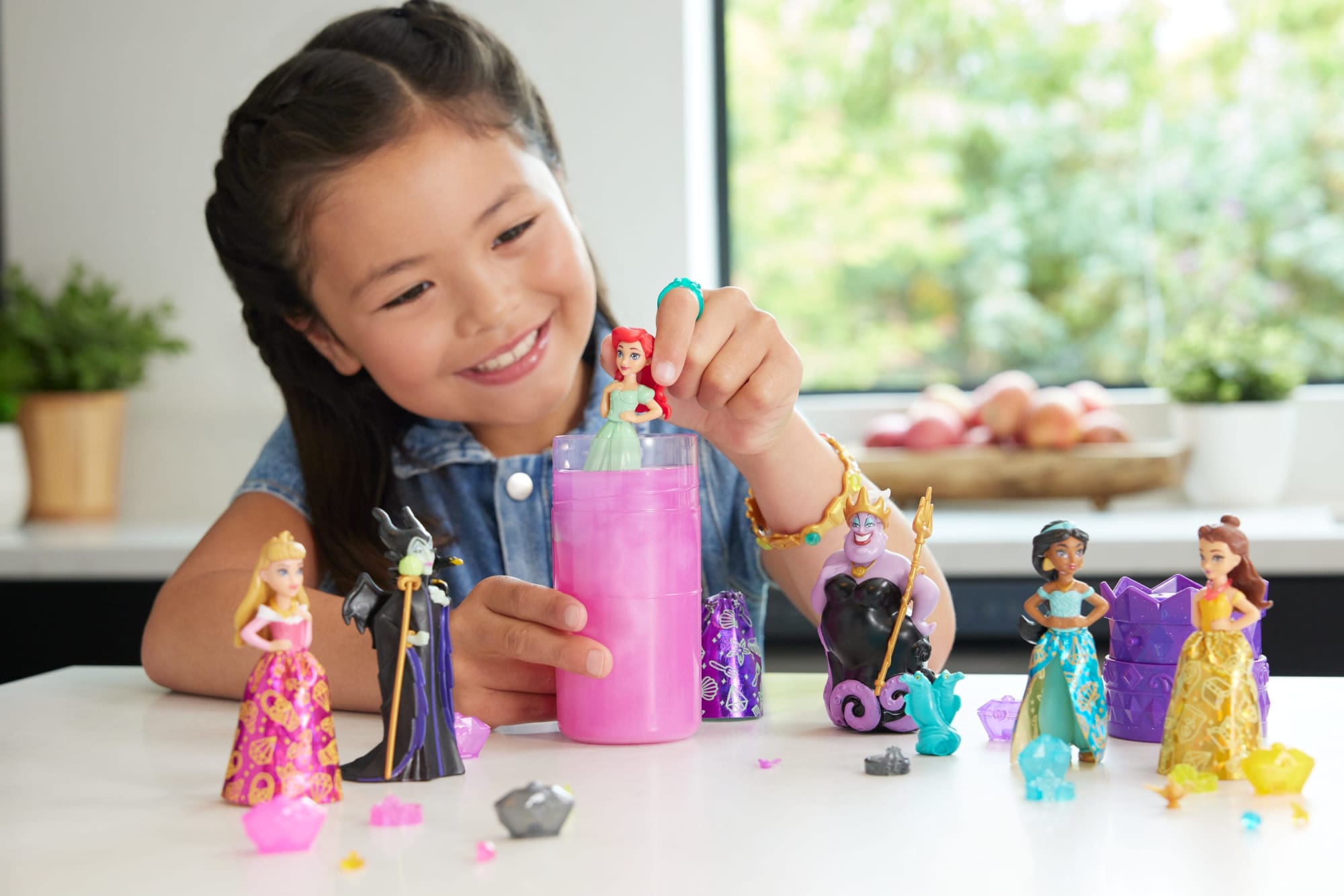 Disney Princess Royal Color Reveal Princess Or Villain Small Doll With 5 Surprises (Dolls May Vary) - Image 2