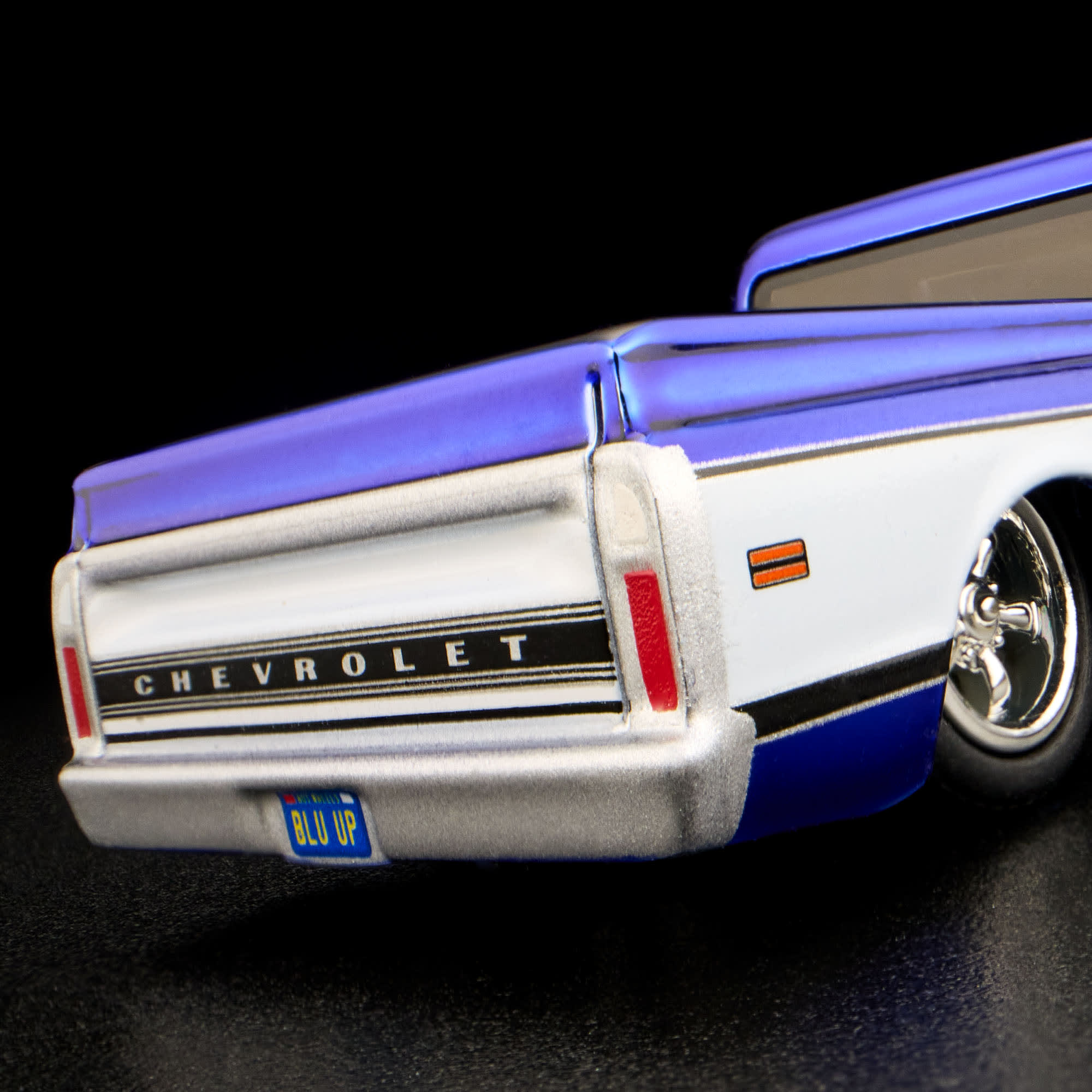 Hot Wheels RLC Exclusive 1969 Chevy C-10 - Image 16