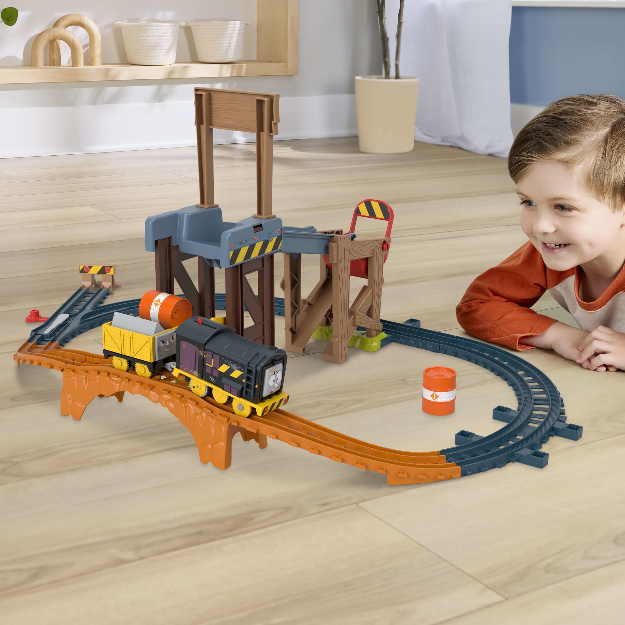 Thomas & Friends Pista de Juguete Motorizada de Construcción Diesel - Image 2