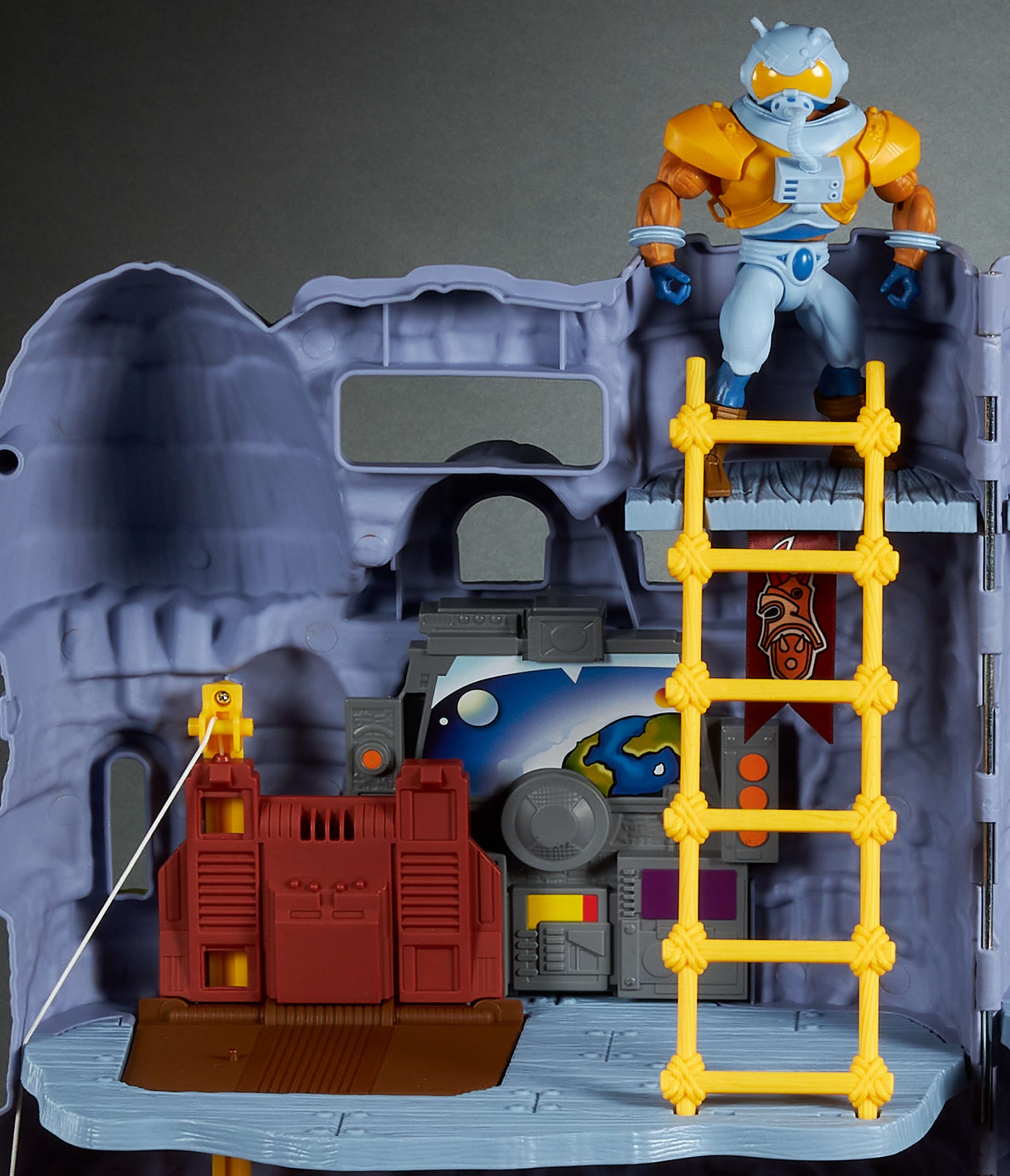 Masters Of The Universe Vintage Castle Grayskull Playset With Display Mat & 1 Figure & Accessories - Image 6