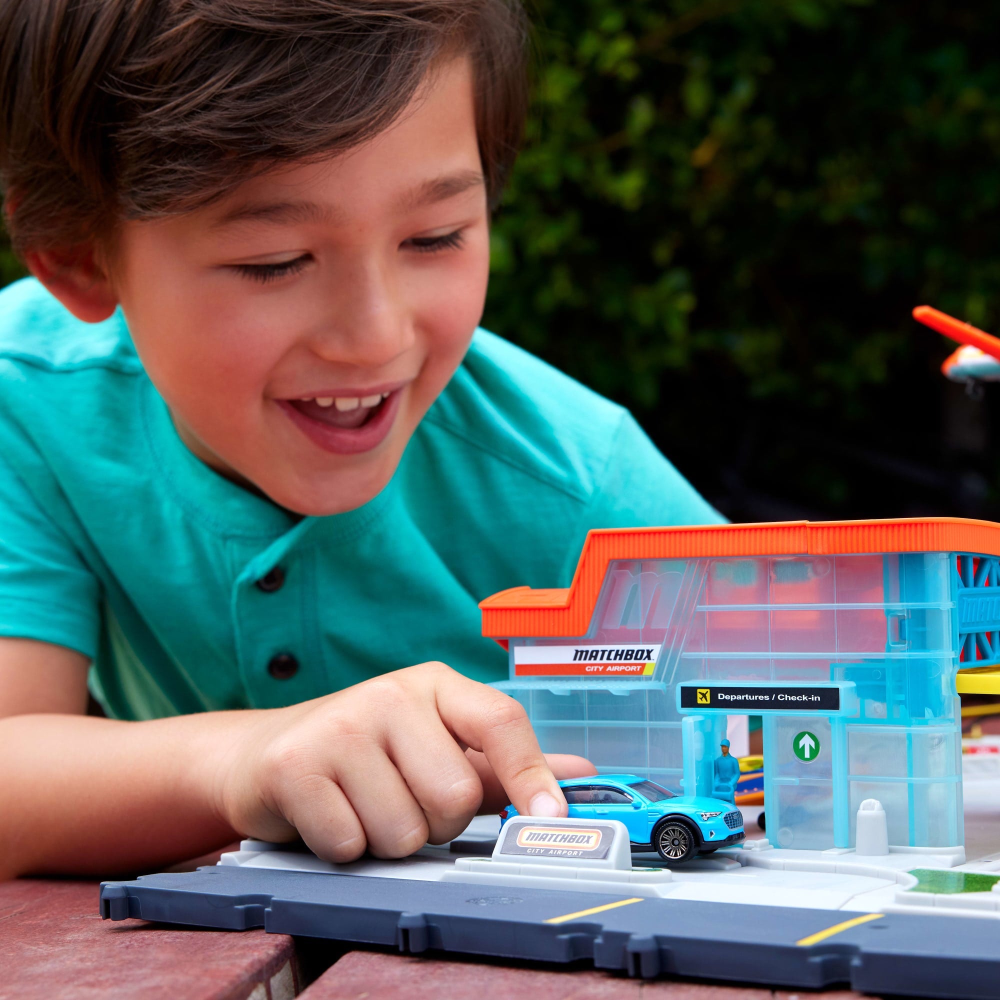 Matchbox AIrport Takeoff Adventure Playset With 1 Die-Cast Toy Audi Car & 1 Plastic Plane - Image 2