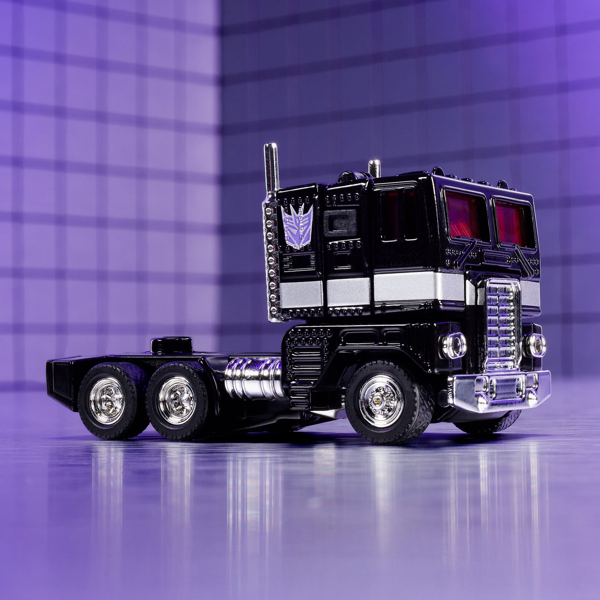 Hot Wheels Transformers Nemesis Prime - Image 4