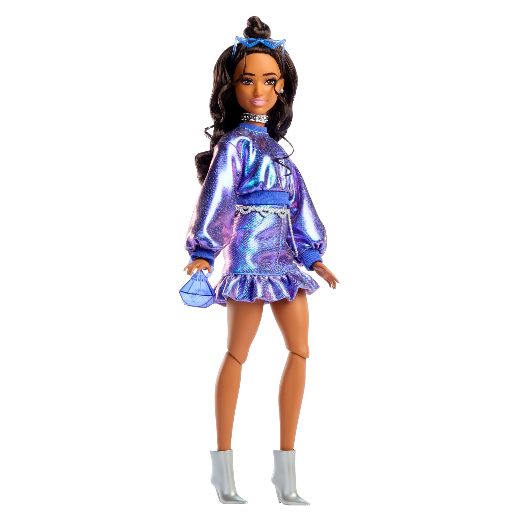 Barbie Fashionista Muñeca Deluxe Cabello Castaño y Cojunto Azul Metálico - Image 5