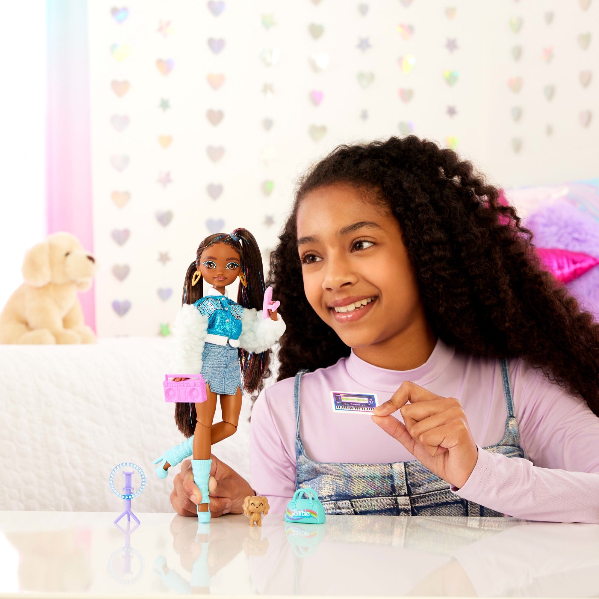 Barbie Dream Besties Barbie Brooklyn Fashion Doll With 8 Video & Music Themed Accessories - Image 2