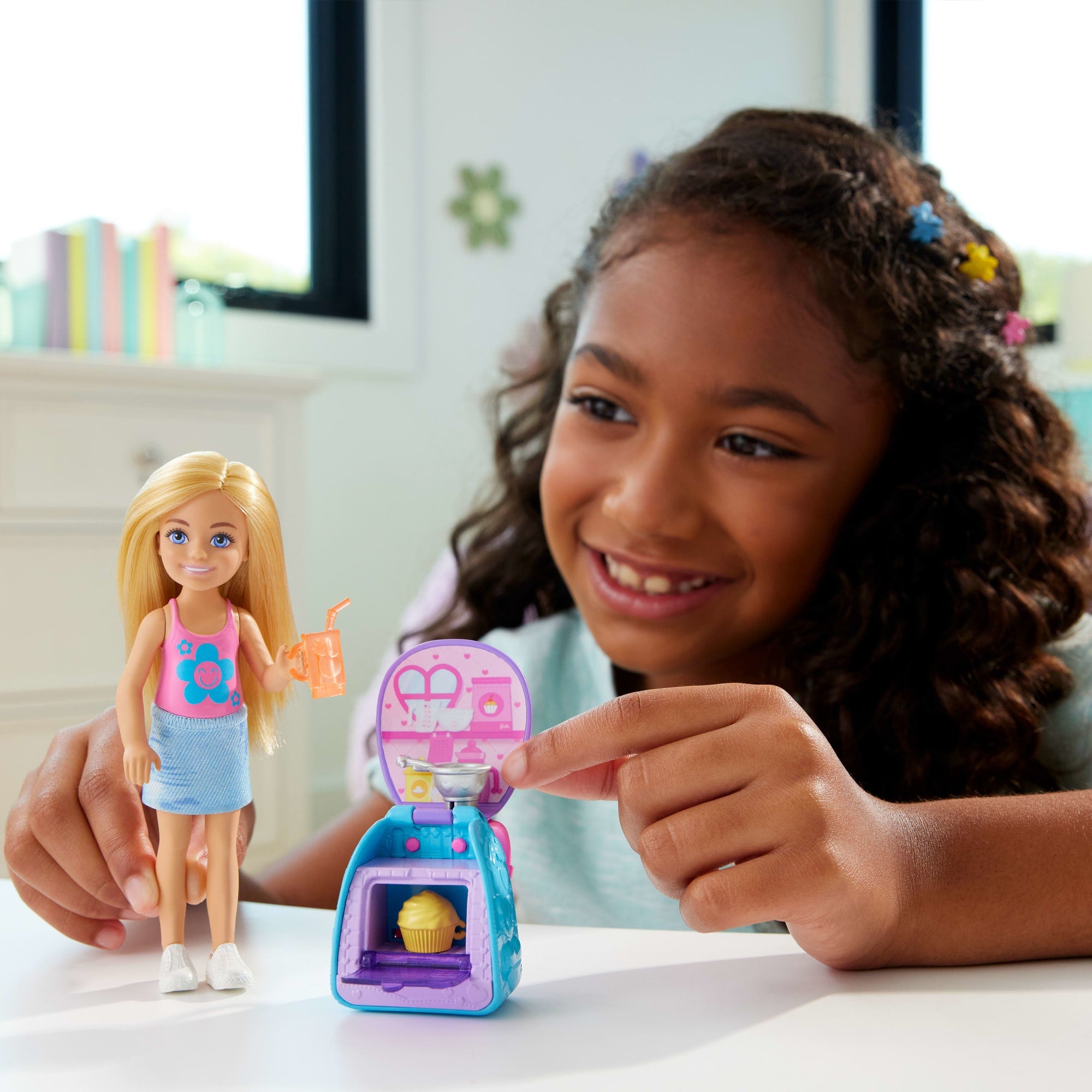 Barbie Boneca Chelsea Mochila de Cupcakes - Image 2