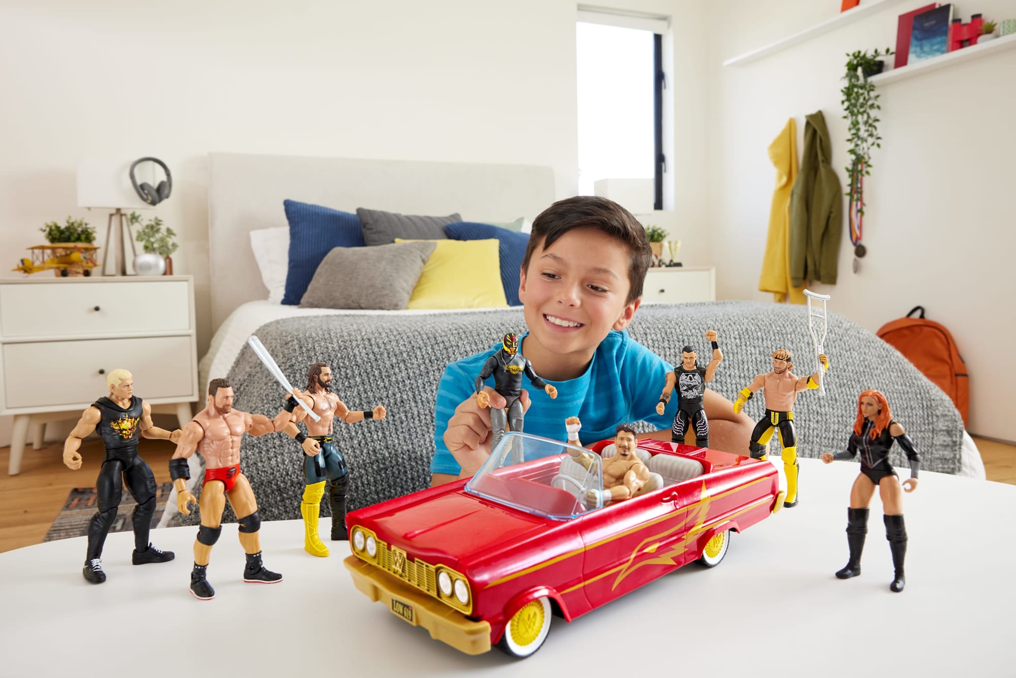 WWE Lucha Low Rider Vehicle Set With Rey Mysterio Main EVent Action Figure & Toy Car - Image 2