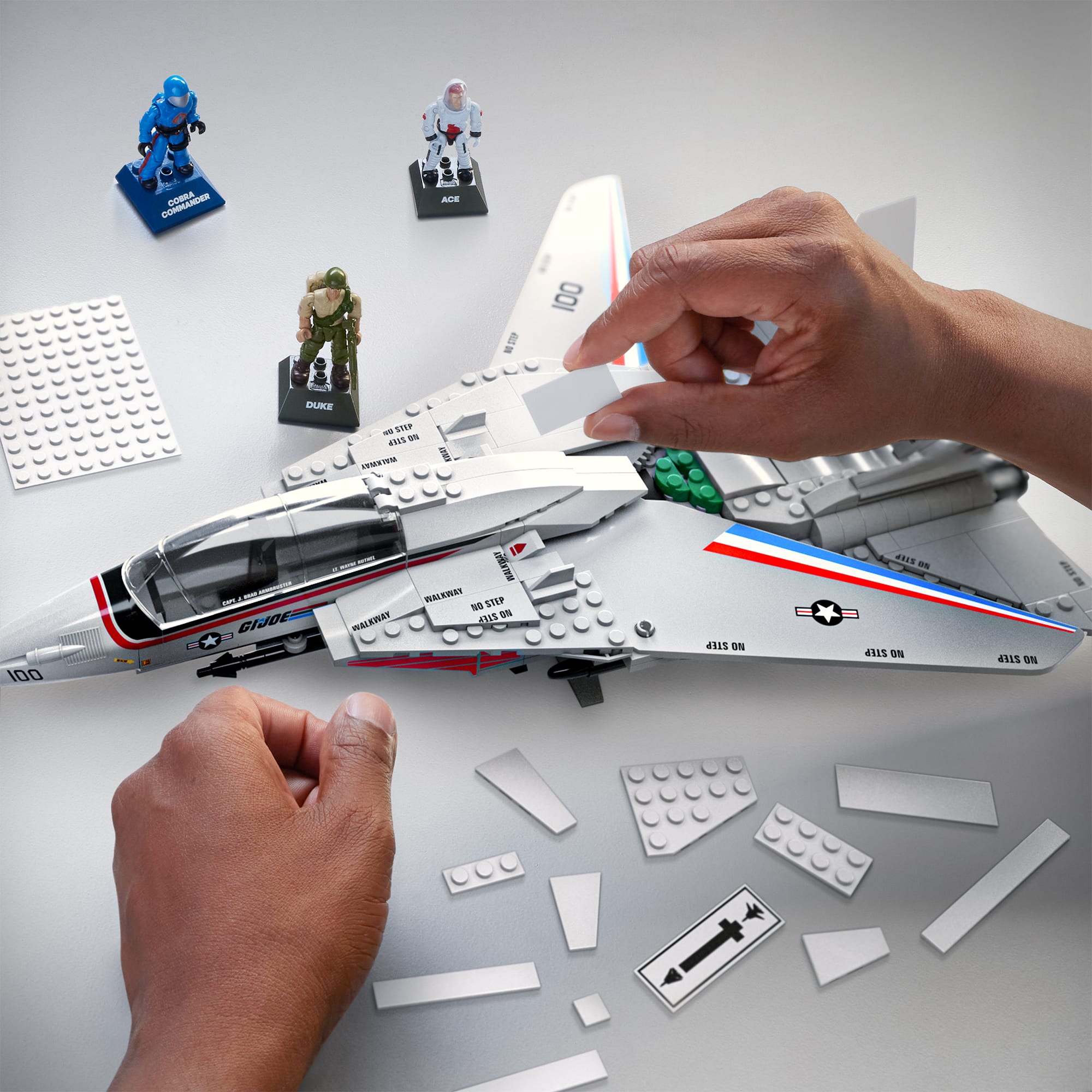 MEGA G.I. JOE Skystriker vs. COBRA H.I.S.S. Building Set - Image 9
