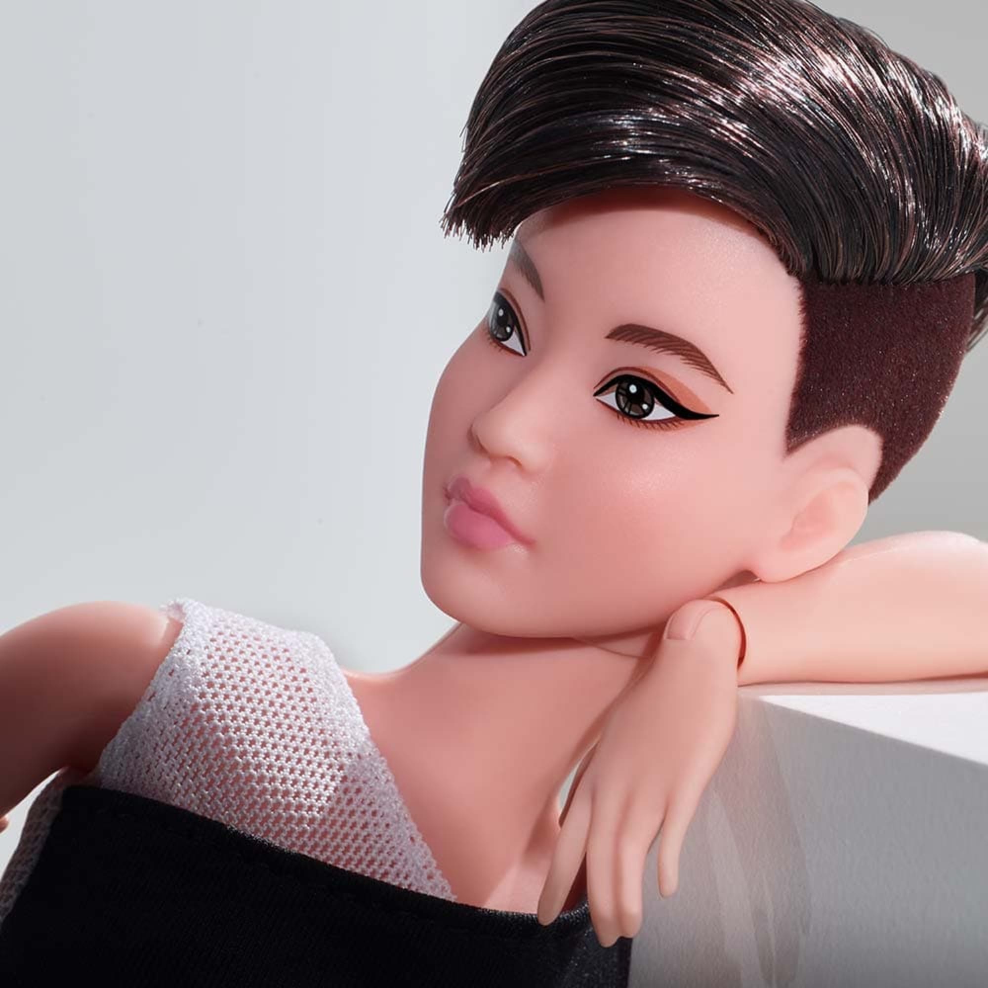 Barbie Looks Doll (Petite. Brunette Pixie Cut) - Image 7