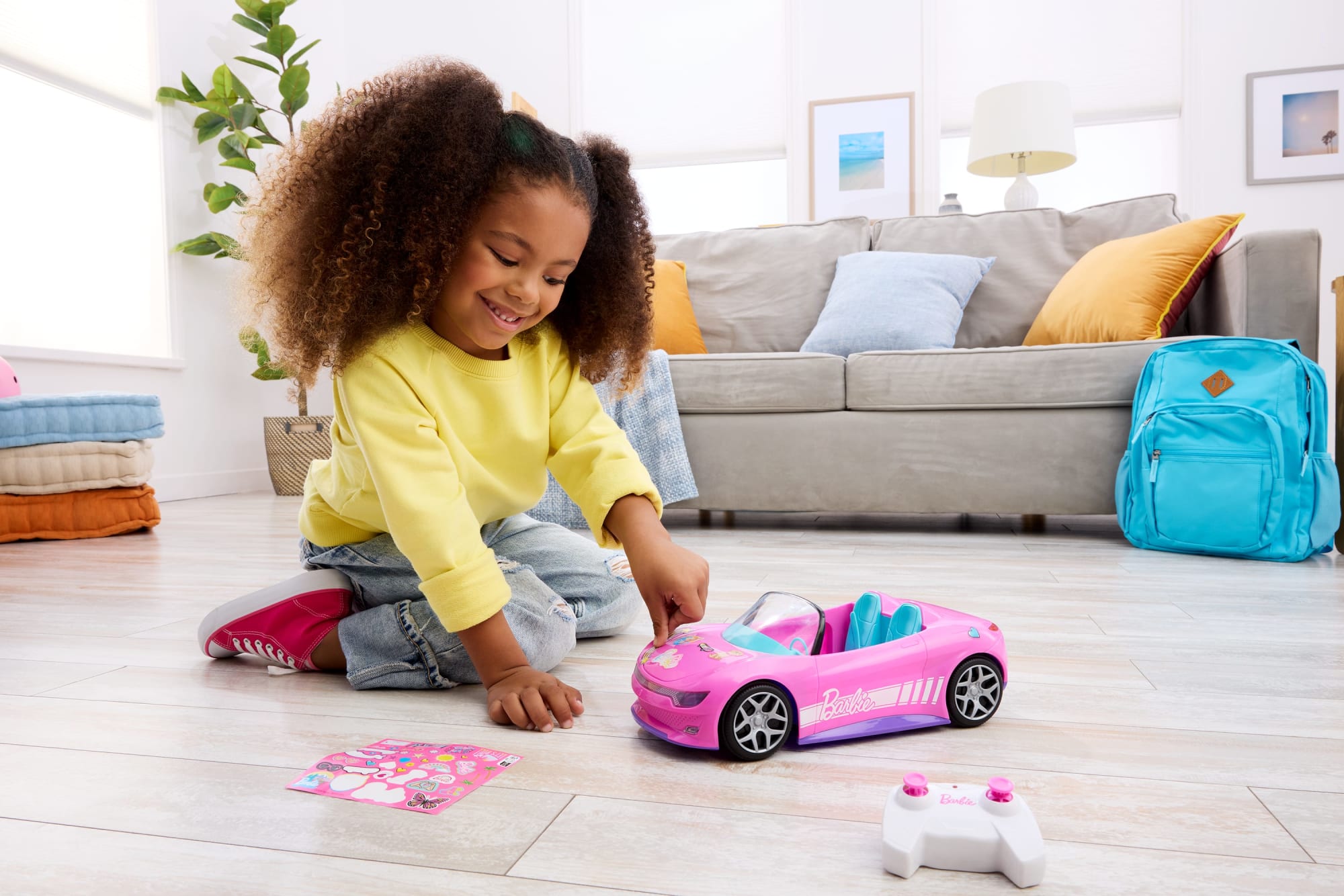 Hot Wheels RC Barbie Convertible. Battery-Powered Remote-Control Toy Car. Fits 2 Barbie Dolls - Image 2