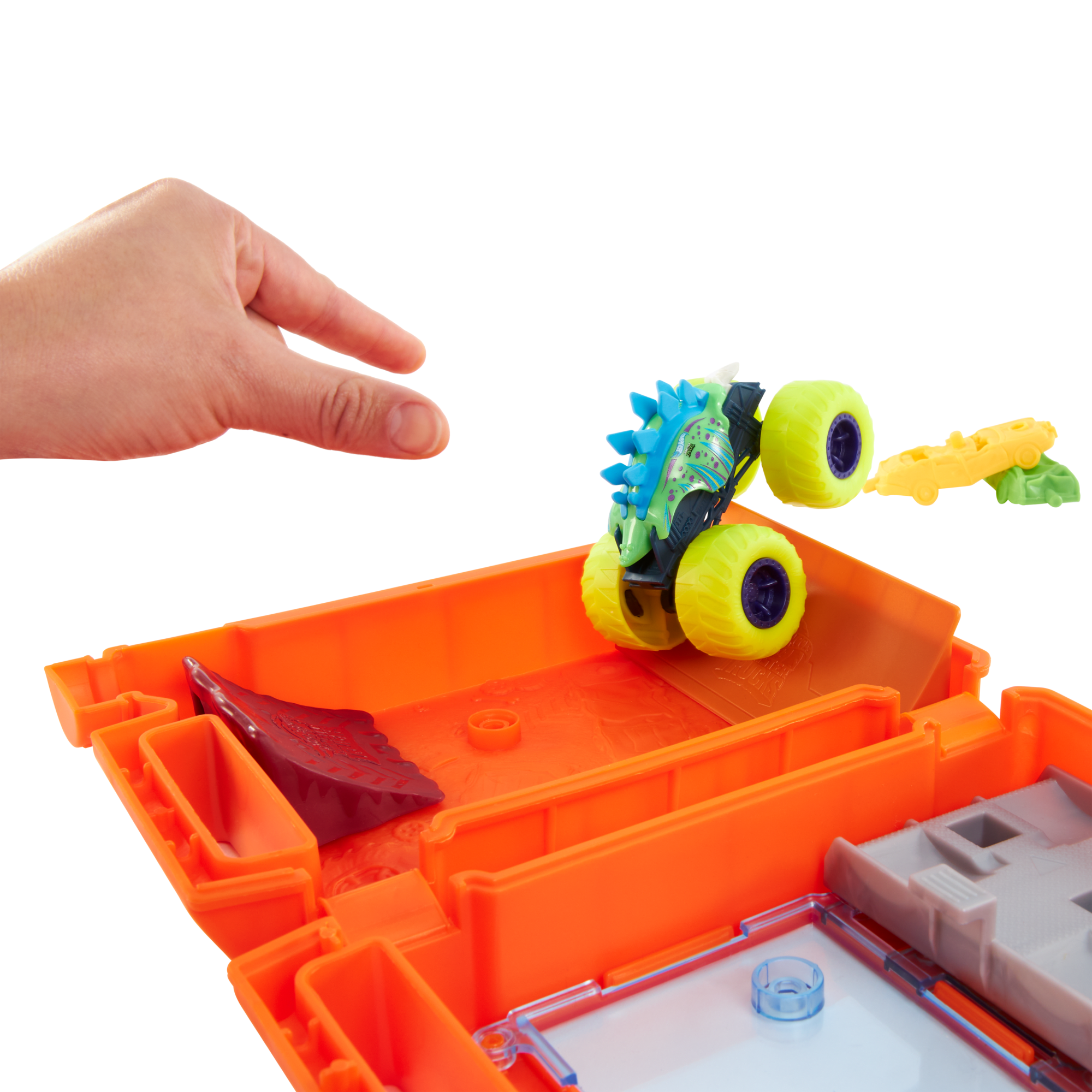 Hot Wheels Monster Trucks Fuel N' Go Playset With 1:64 Scale Motosaurus Toy Truck & 2 Crushed Cars - Image 4