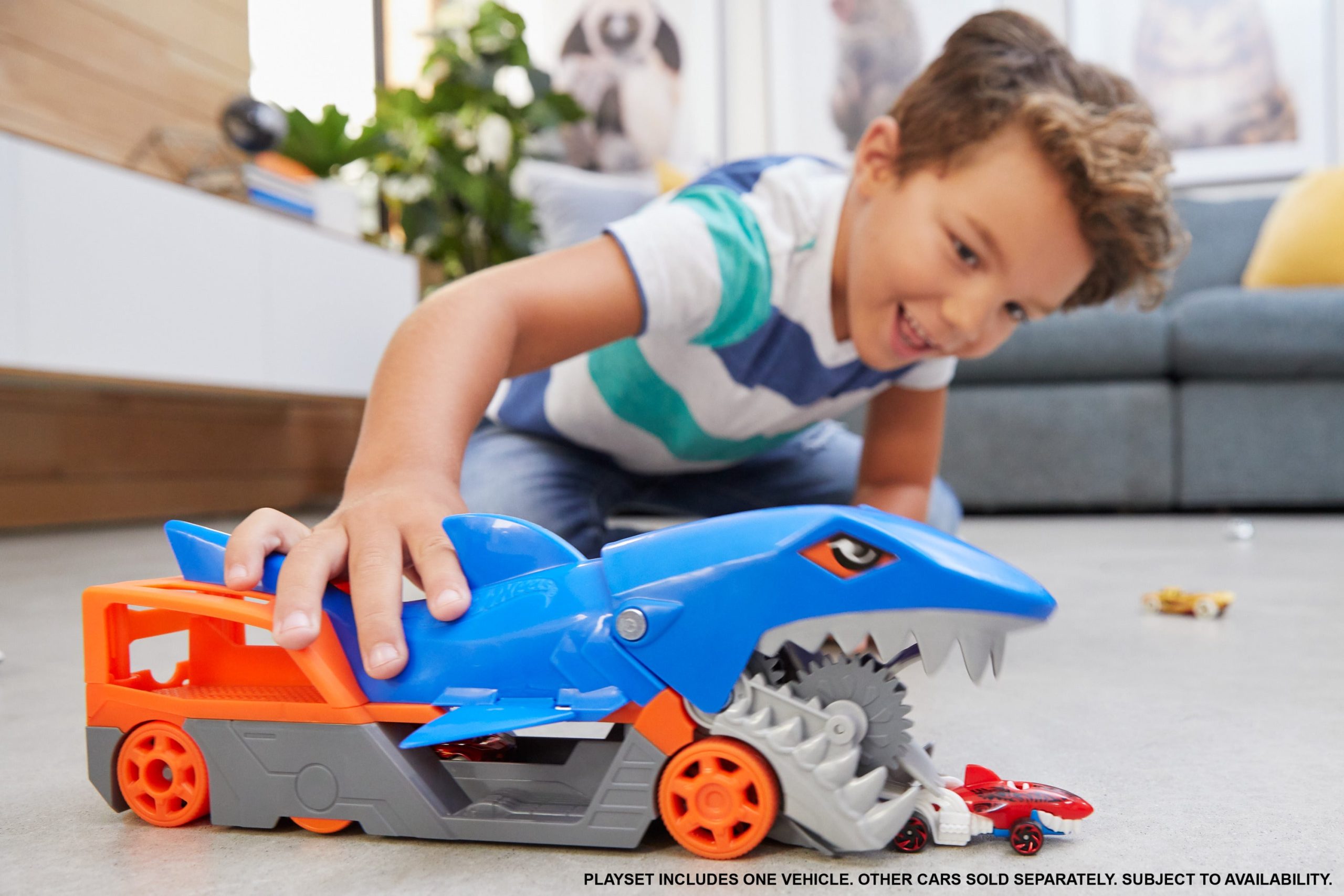 Hot Wheels Shark Chomp Transporter Playset With One 1:64 Scale Car For Kids 4 To 8 Years Old - Image 2