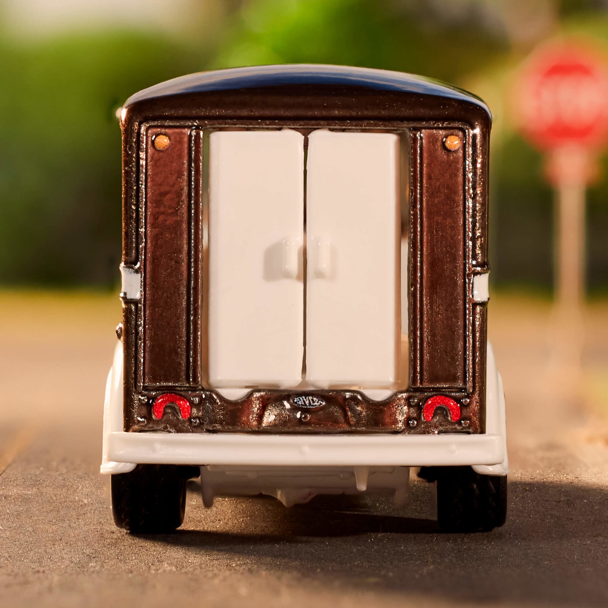 Matchbox Tootsie Roll Divco Milk Truck - Image 7