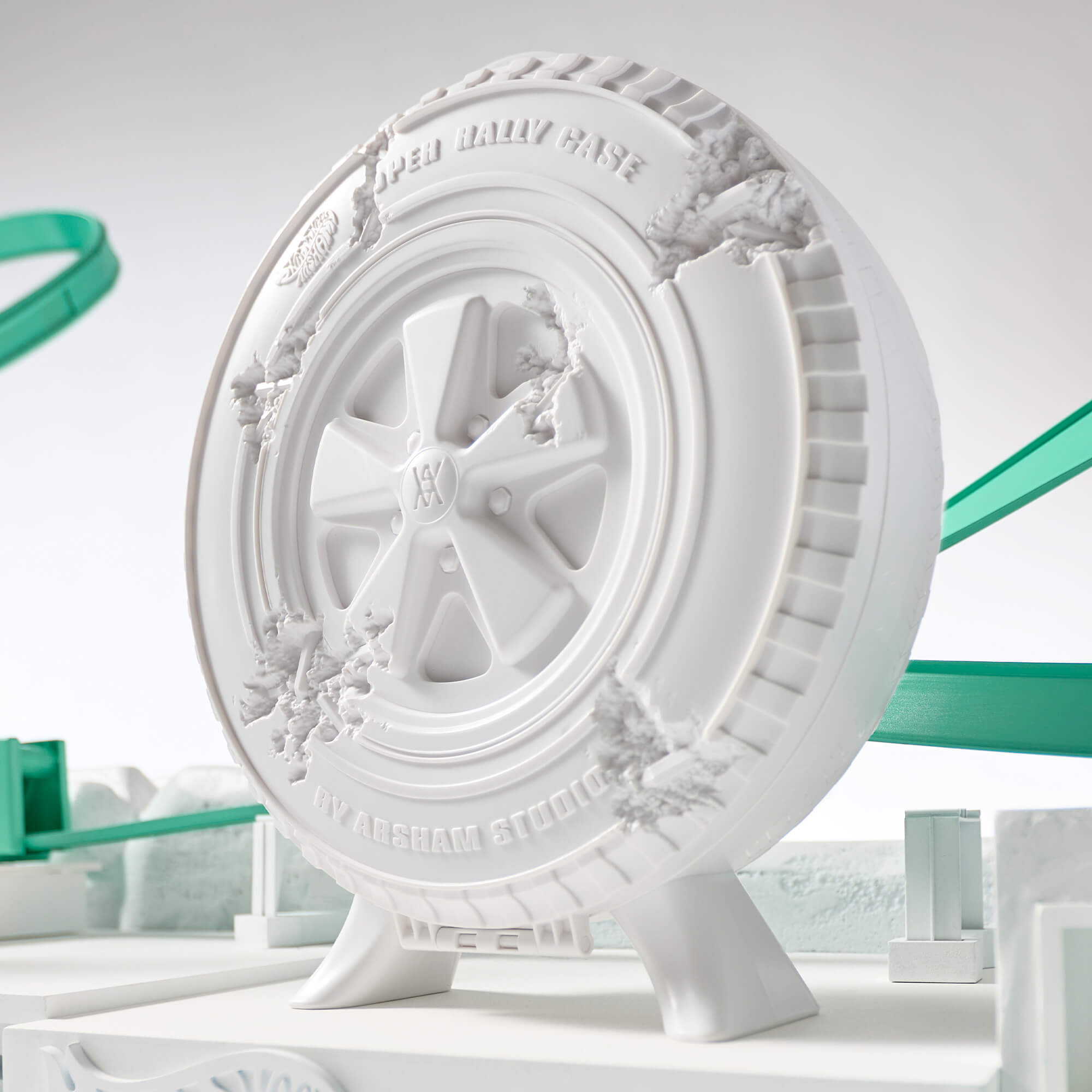 Hot Wheels x Daniel Arsham Eroded Porsche 930 and Rally Case - Image 2