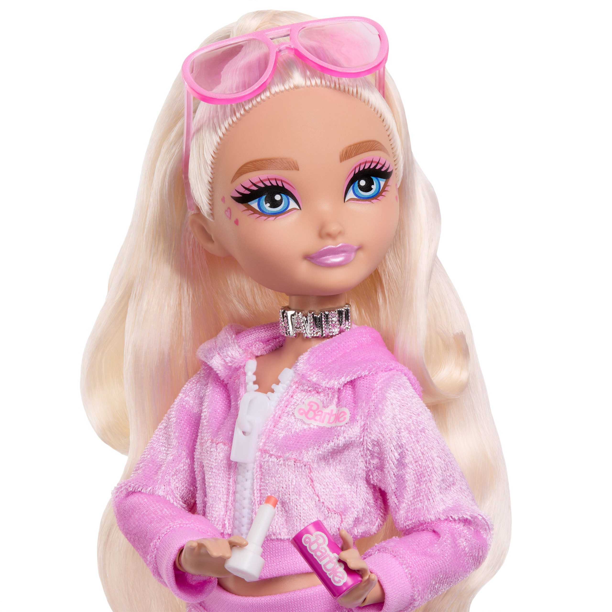Barbie Dream Besties Weekend Getaway Malibu Fashion Doll With 7 Travel Themed Accessories - Image 2