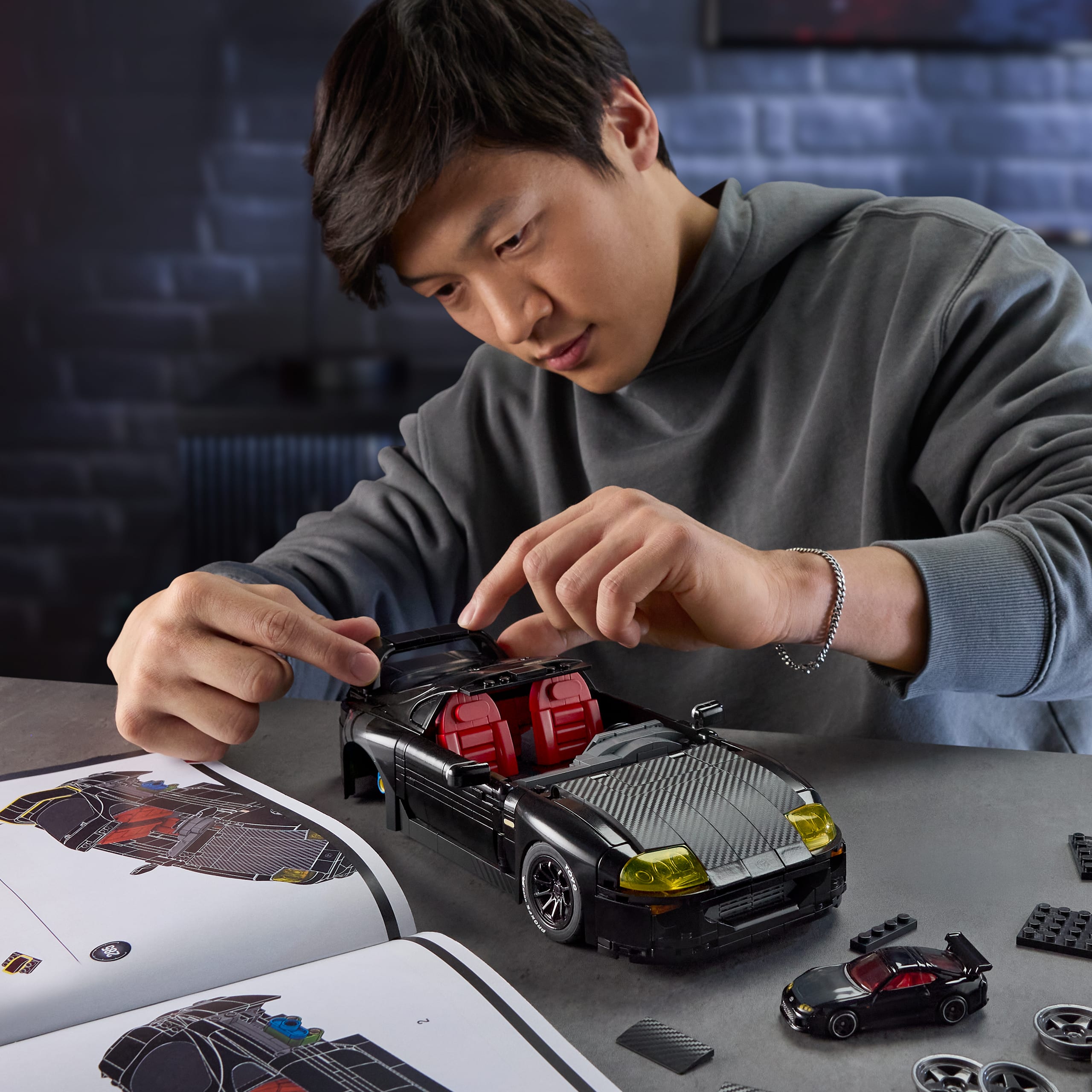 Mattel Brick Shop Hot Wheels '94 Toyota Supra Mkiv Building Toy Kit (824 Pieces). For Collectors - Image 2