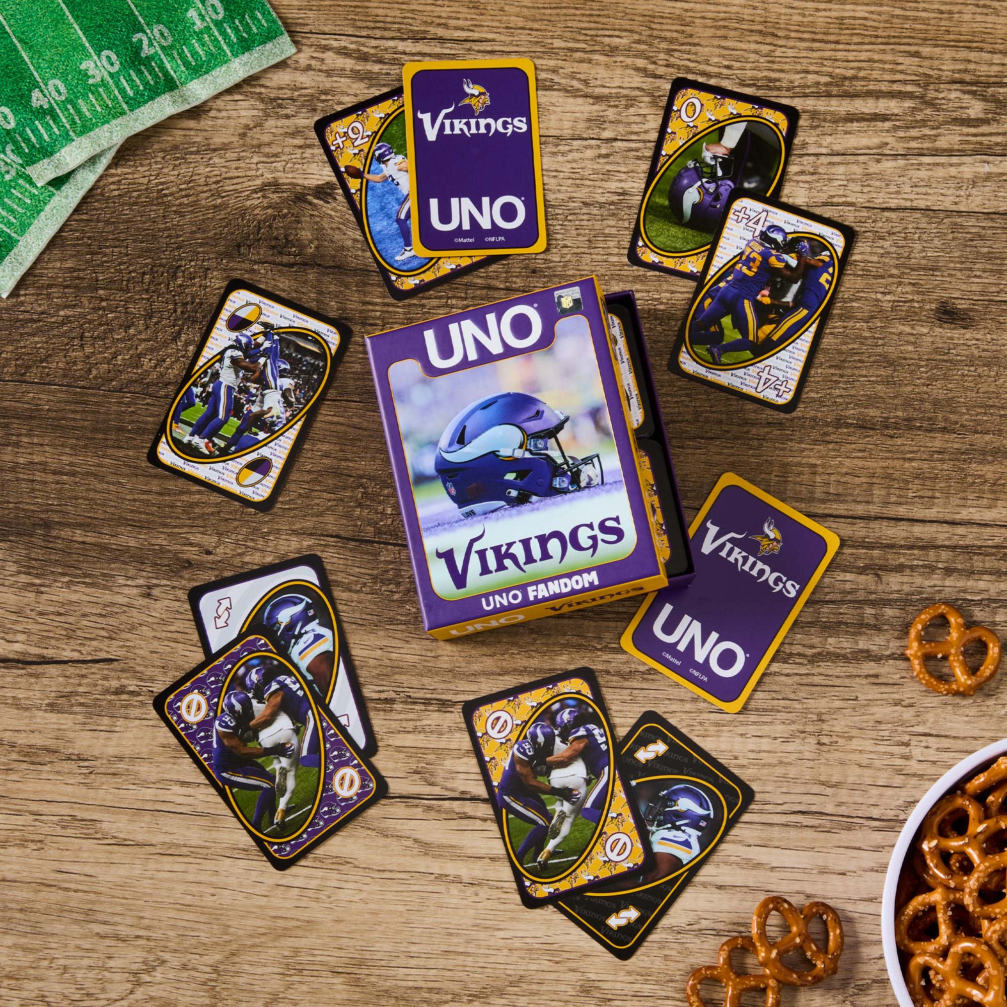 UNO Fandom NFL Minnesota Vikings Game Deck - Image 3