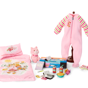 Courtney's™ Strawberry Shortcake™ Sleepover Bundle (Historical Characters)
